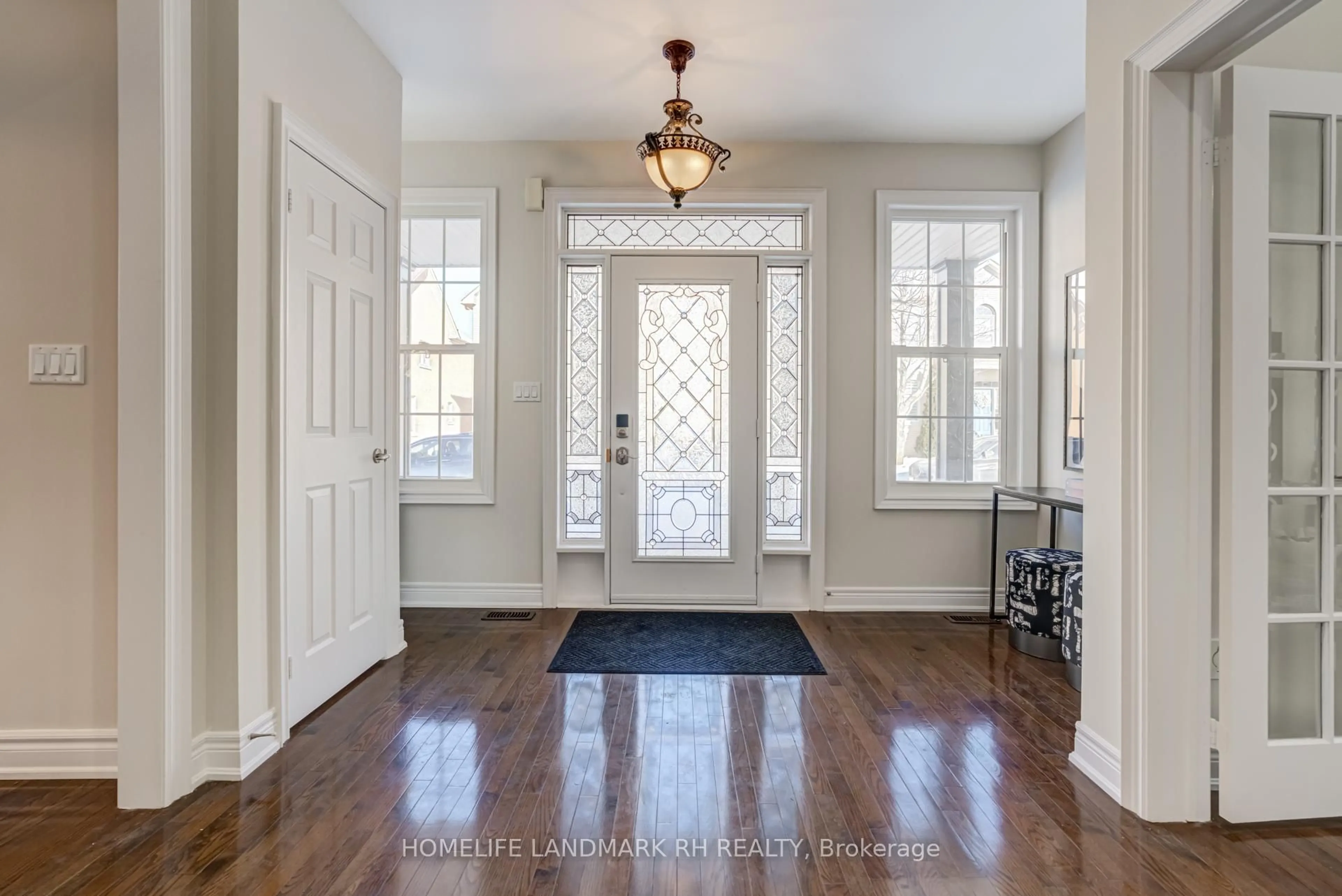 Indoor entryway for 12 Father McGinn Rd, Markham Ontario L6C 0A7