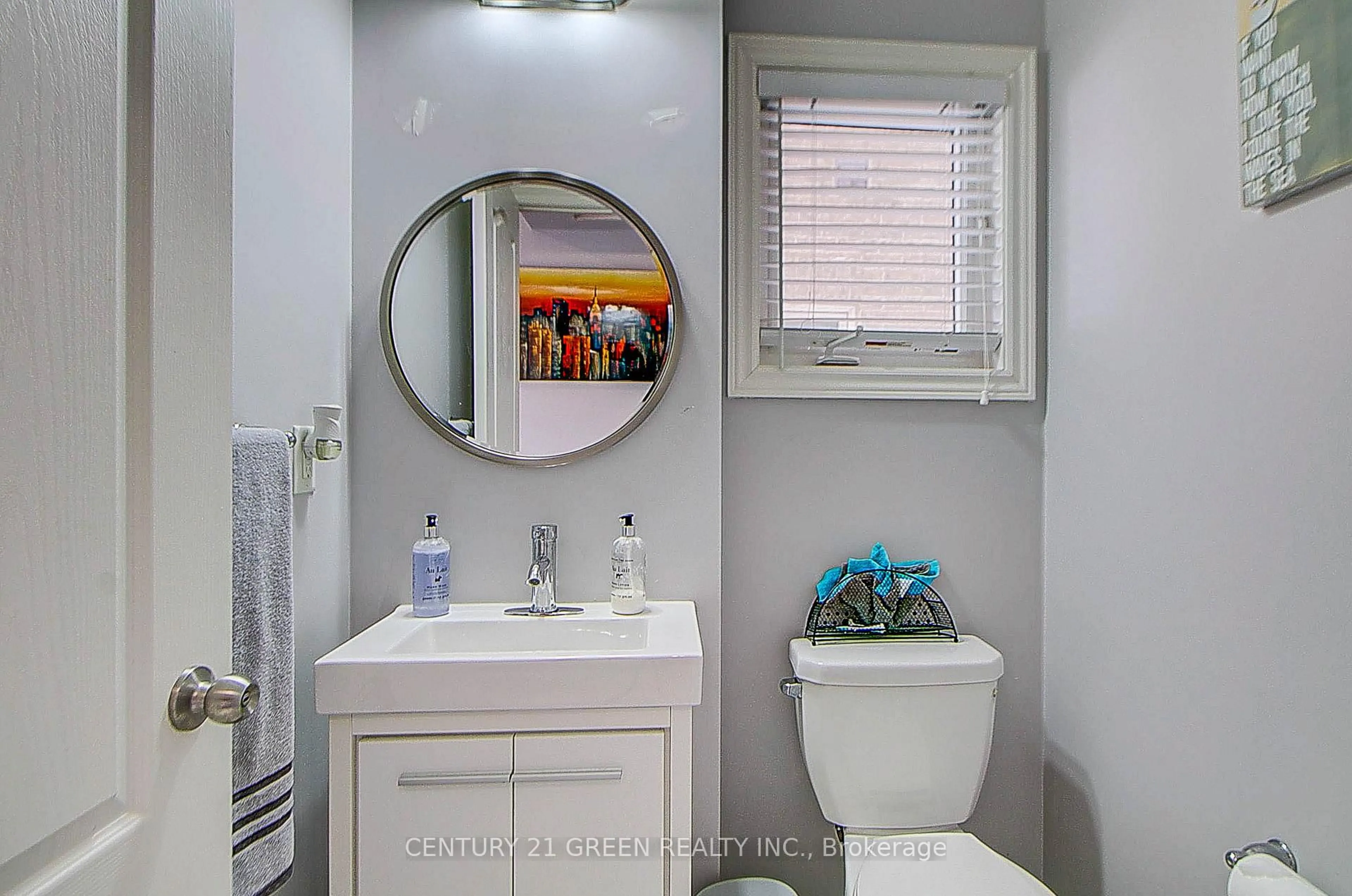 Standard bathroom, ceramic/tile floor for 73 Wandering Glider Tr, Bradford West Gwillimbury Ontario L3Z 2A5