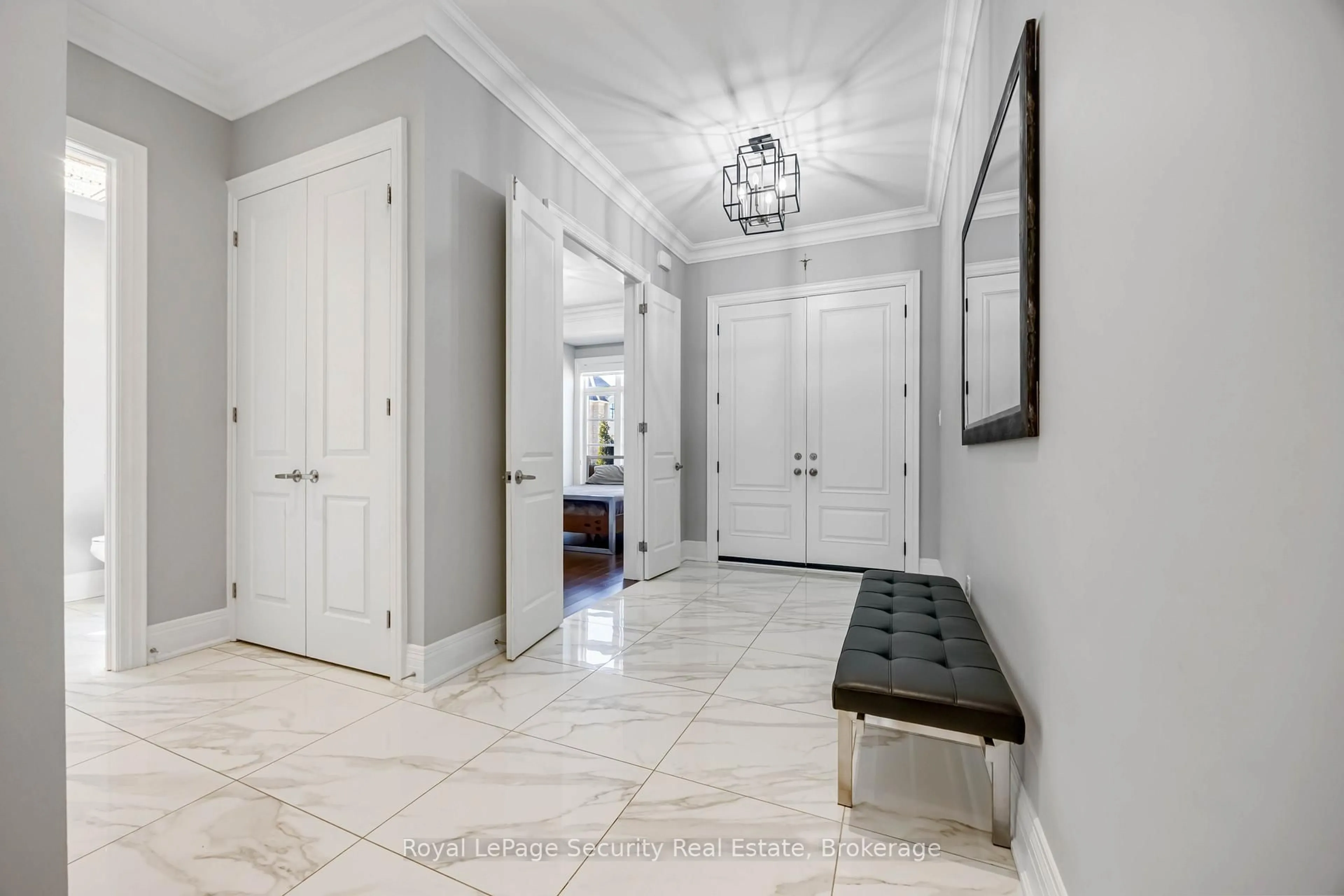 Indoor entryway for 39 Endless Circ, Vaughan Ontario L4H 4N6