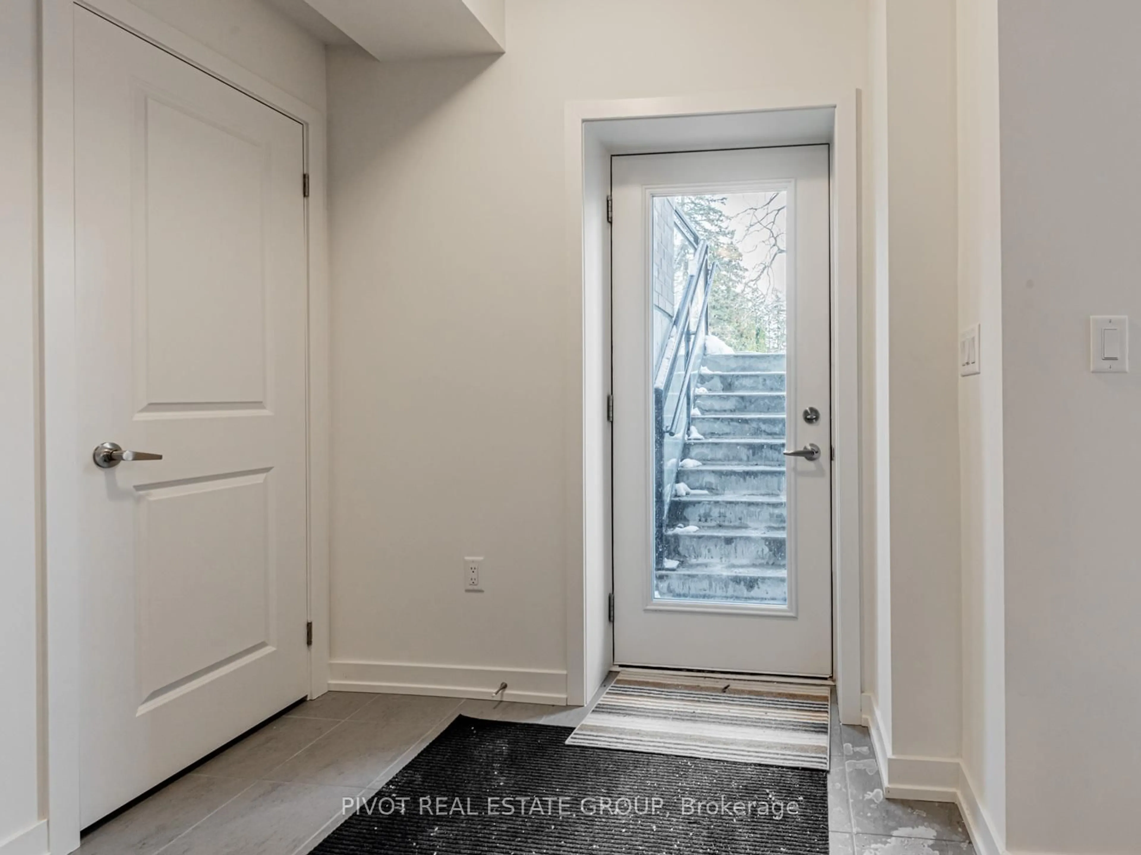 Indoor entryway for 60 Elizabeth St #3106, Richmond Hill Ontario L4C 5W2