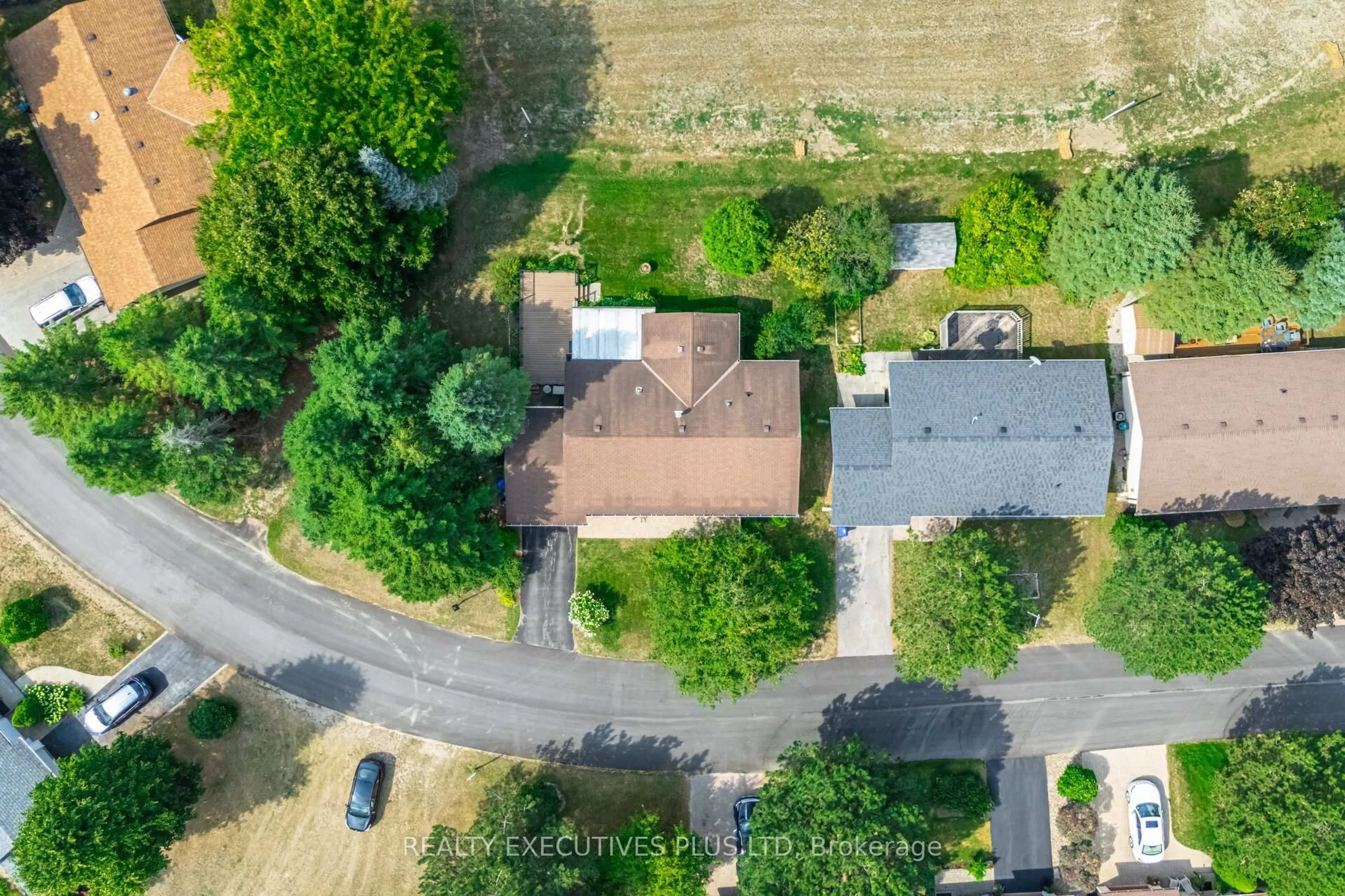 A pic from outside/outdoor area/front of a property/back of a property/a pic from drone, street for 112 Tecumseth Pines Dr, New Tecumseth Ontario L0G 1W0