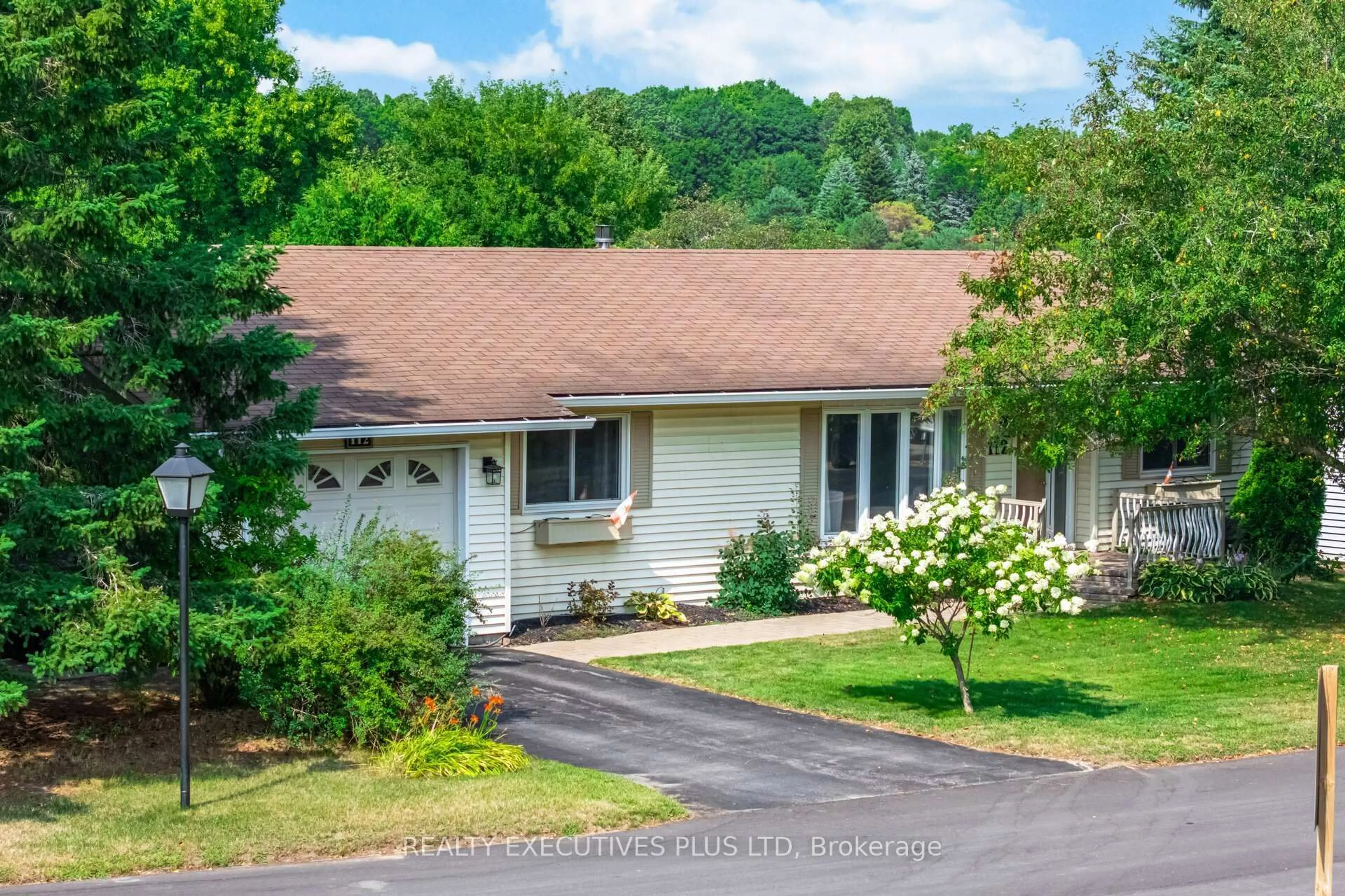 Home with vinyl exterior material, unknown for 112 Tecumseth Pines Dr, New Tecumseth Ontario L0G 1W0