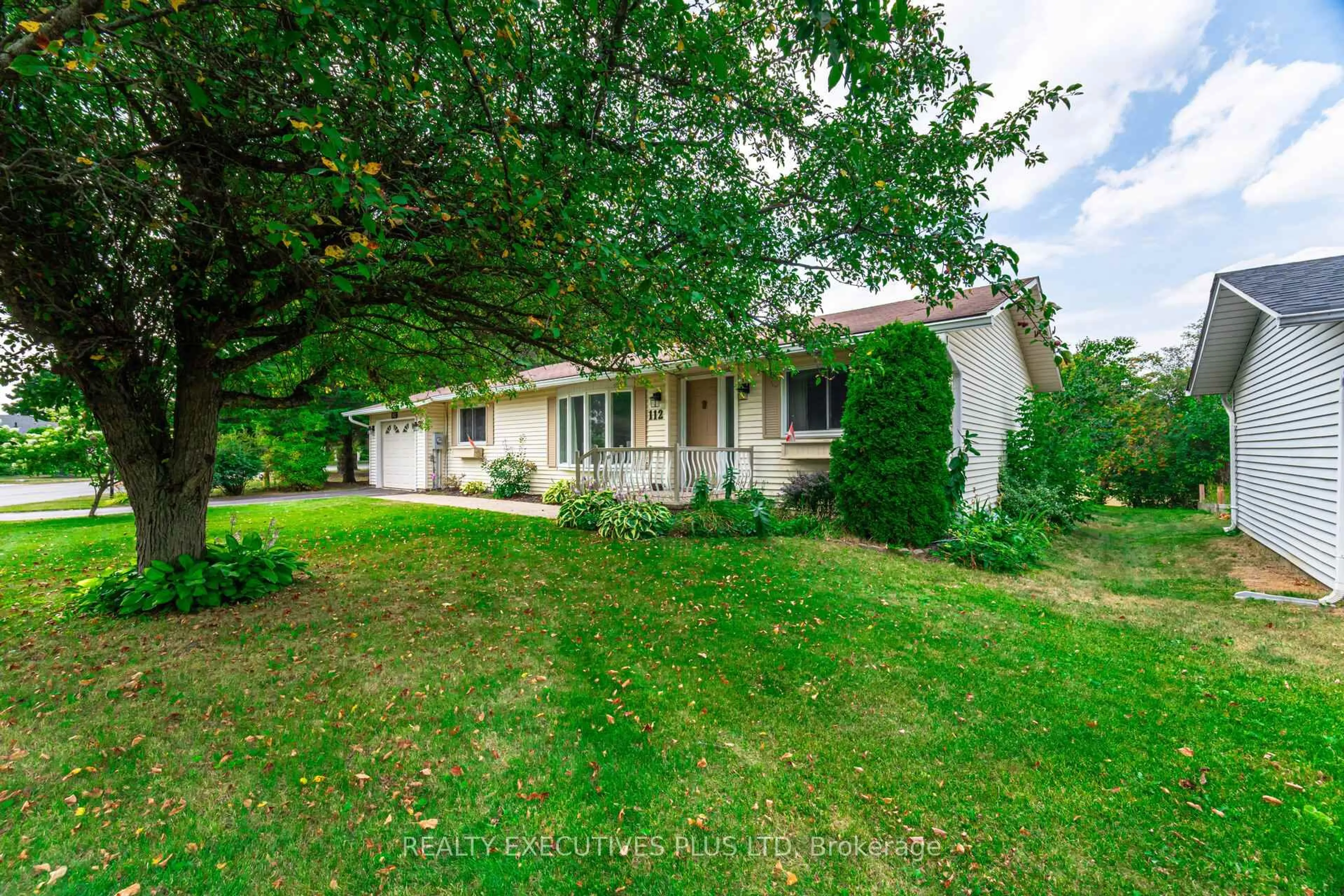 A pic from outside/outdoor area/front of a property/back of a property/a pic from drone, street for 112 Tecumseth Pines Dr, New Tecumseth Ontario L0G 1W0