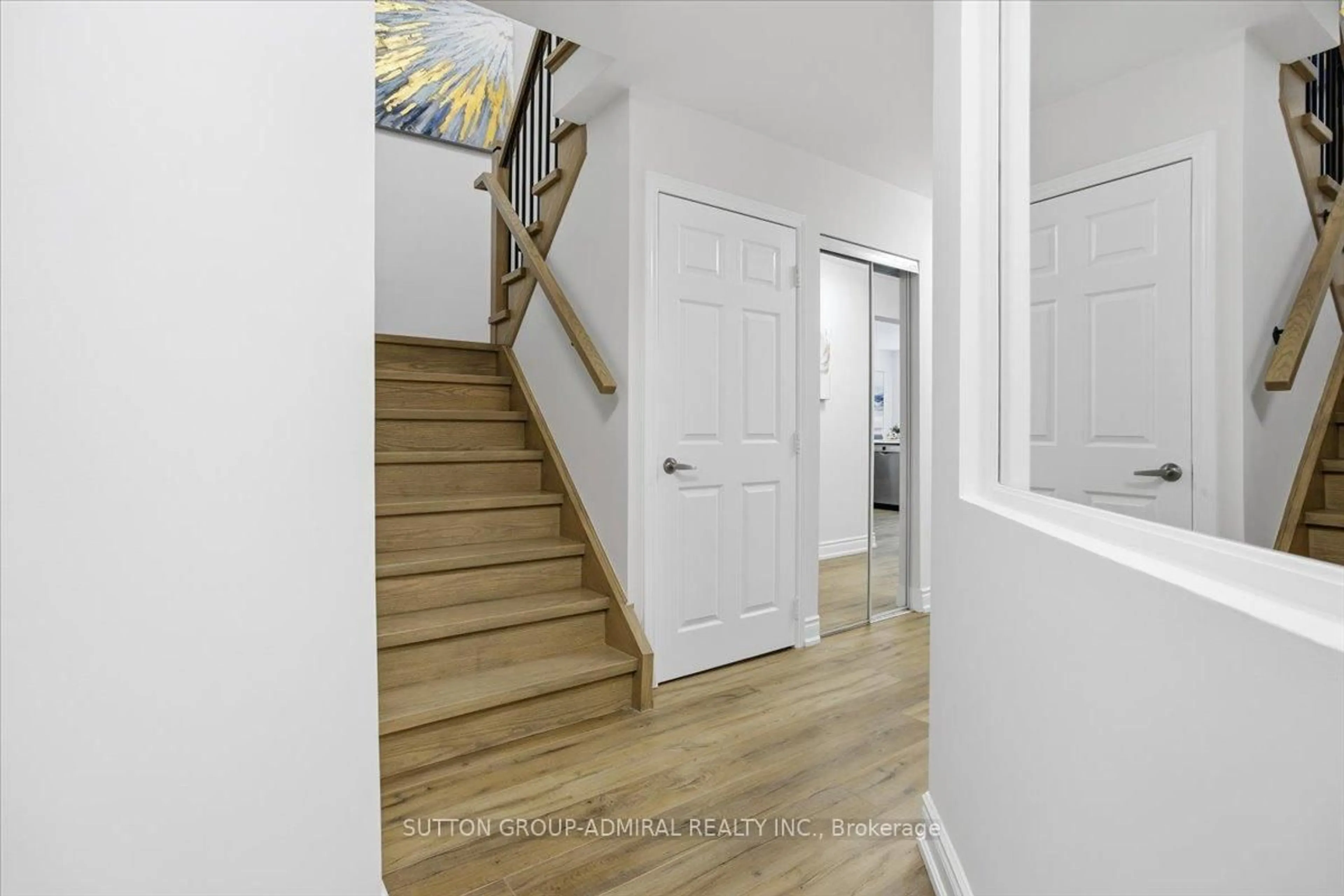 Indoor entryway for 137 Chelwood Dr, Vaughan Ontario L4J 7C6
