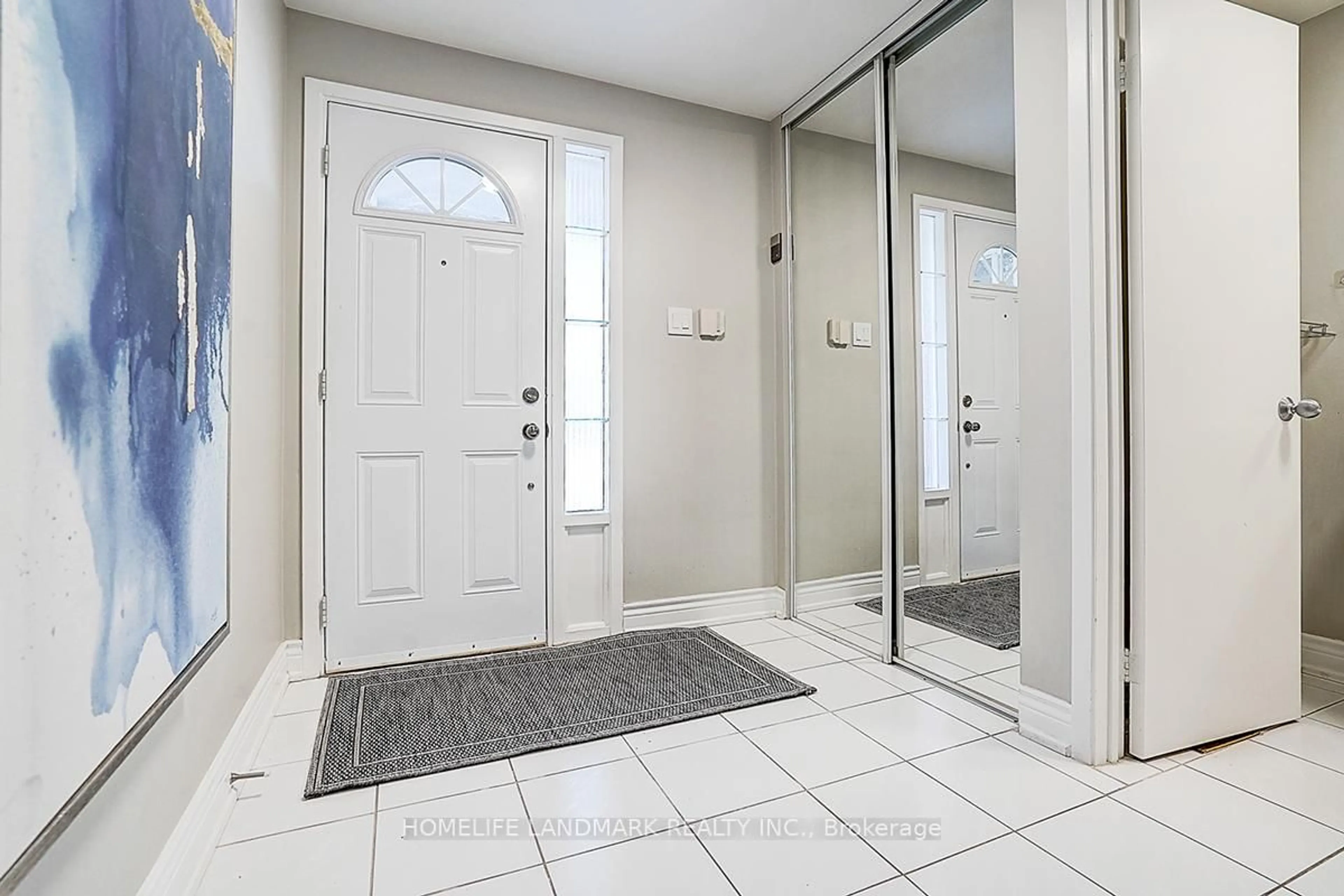 Indoor entryway for 646 Village Pkwy #8, Markham Ontario L3R 2S7