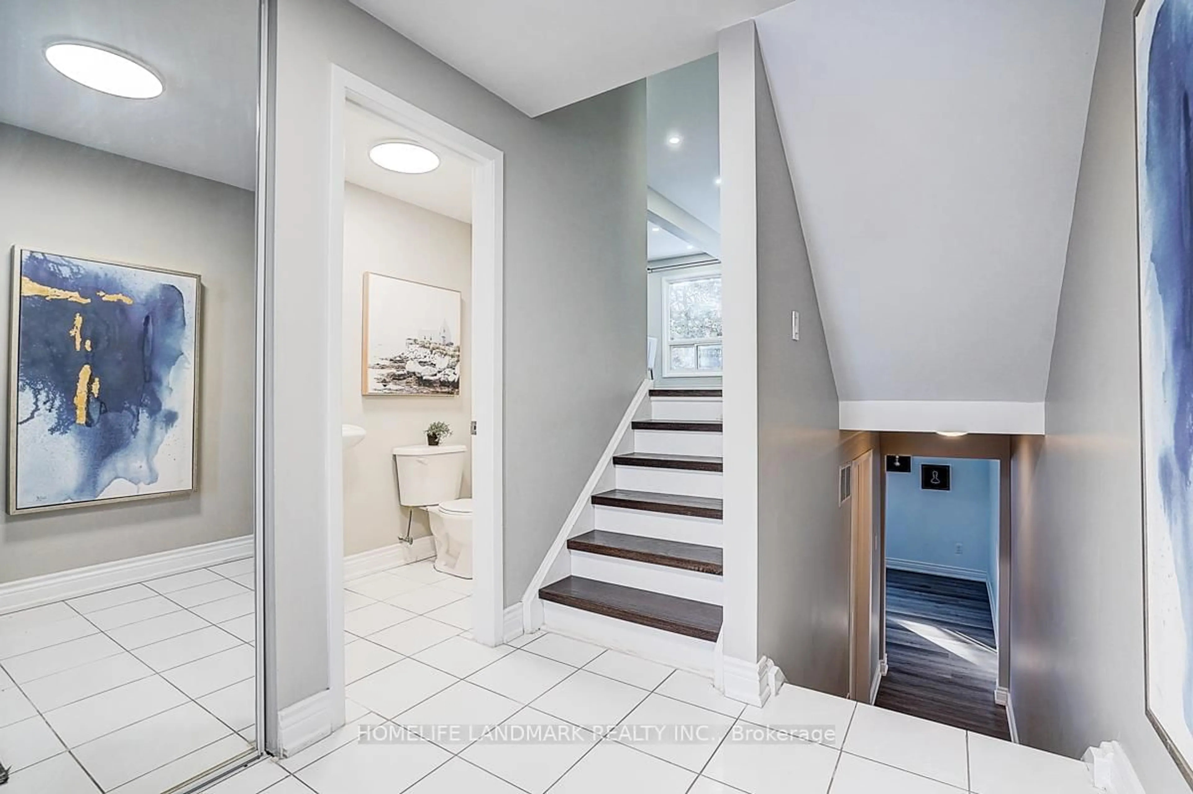 Indoor entryway for 646 Village Pkwy #8, Markham Ontario L3R 2S7