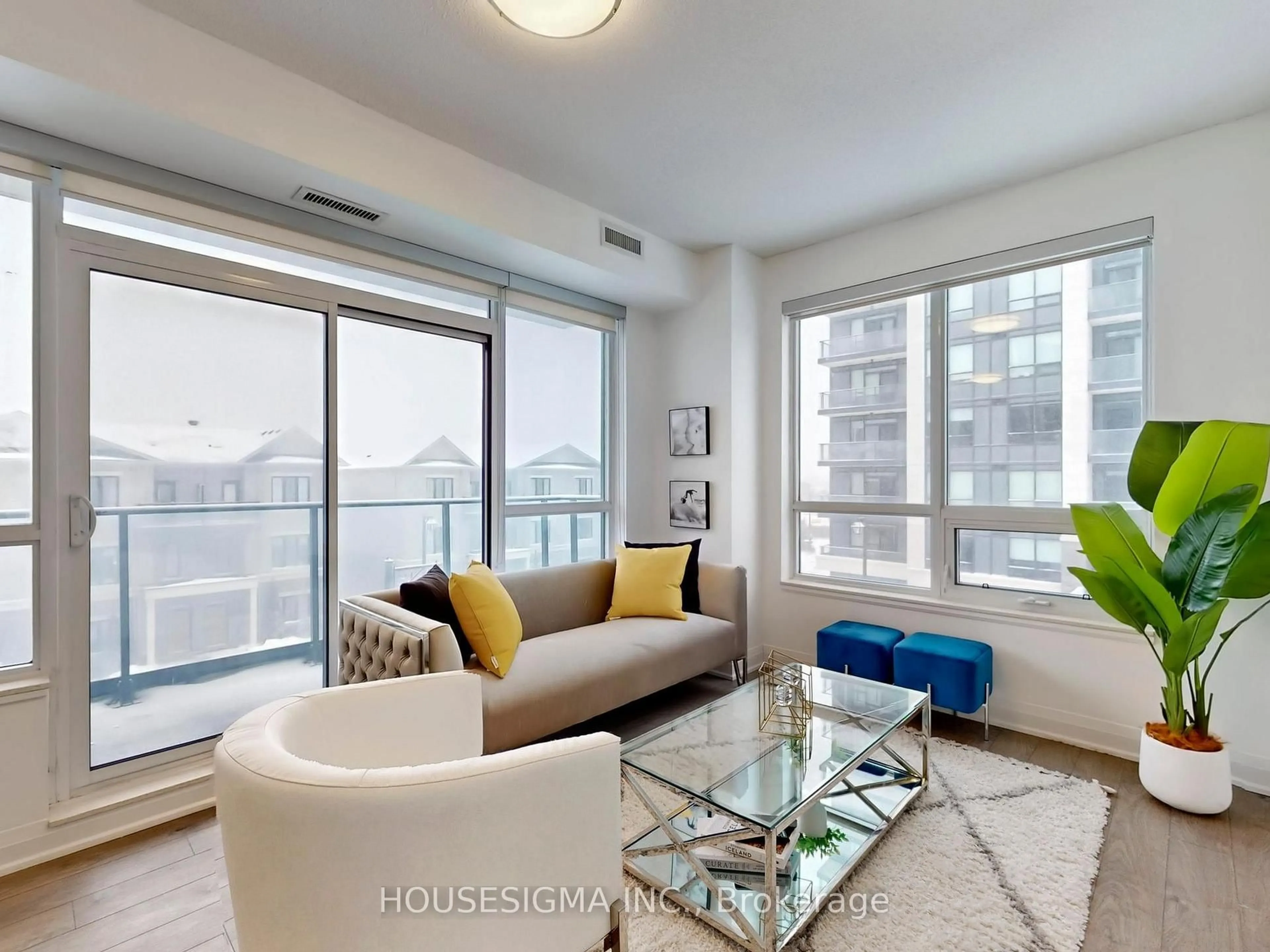 Living room with furniture, unknown for 396 Highway 7 Rd #302, Richmond Hill Ontario L4B 0G7