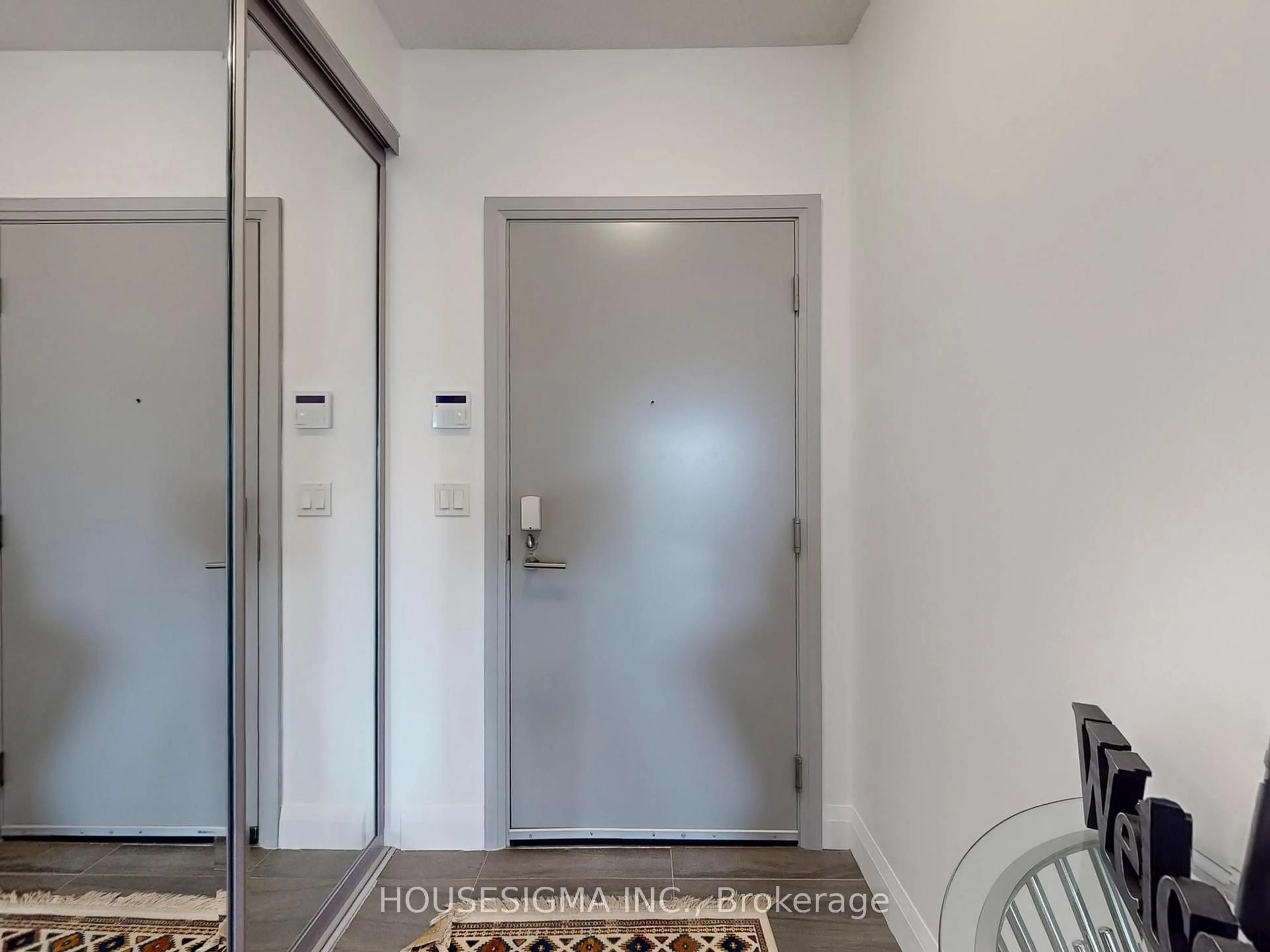 Indoor entryway for 396 Highway 7 Rd #302, Richmond Hill Ontario L4B 0G7