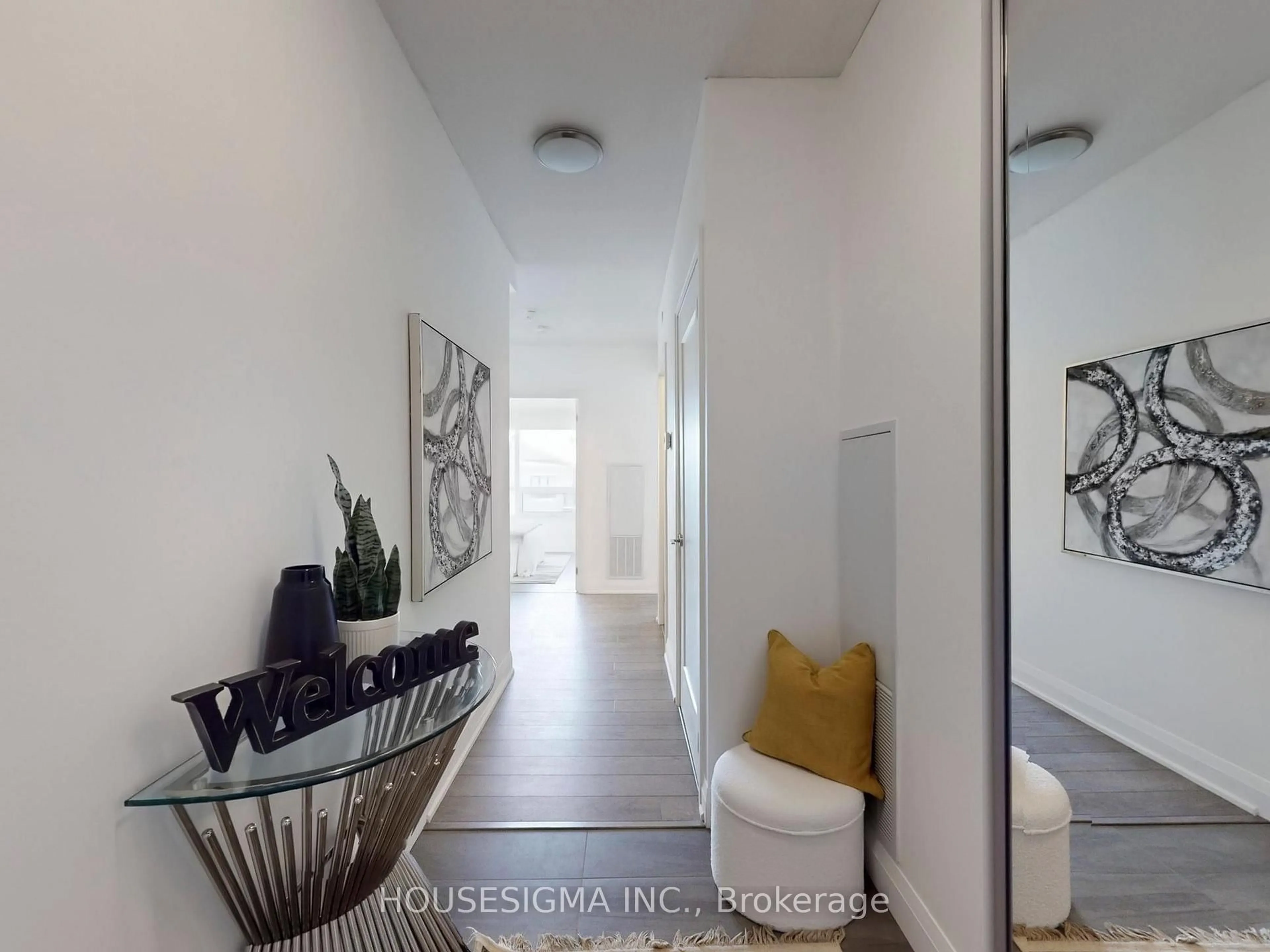 Indoor entryway for 396 Highway 7 Rd #302, Richmond Hill Ontario L4B 0G7