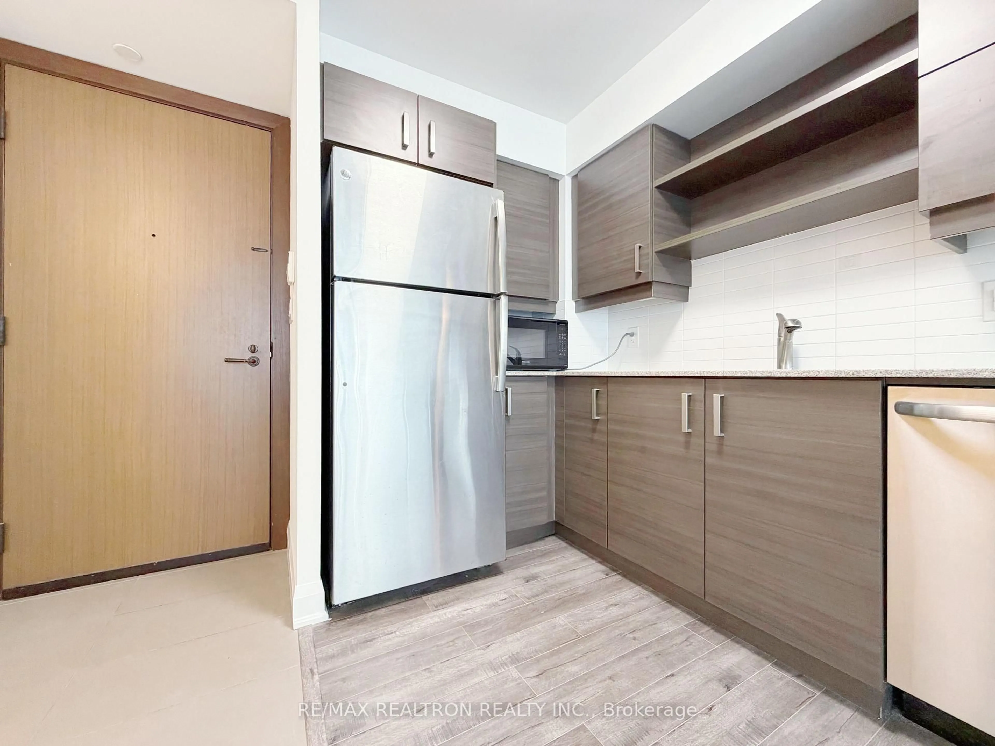 Standard kitchen, unknown for 1 Uptown Dr #509, Markham Ontario L3R 5C1