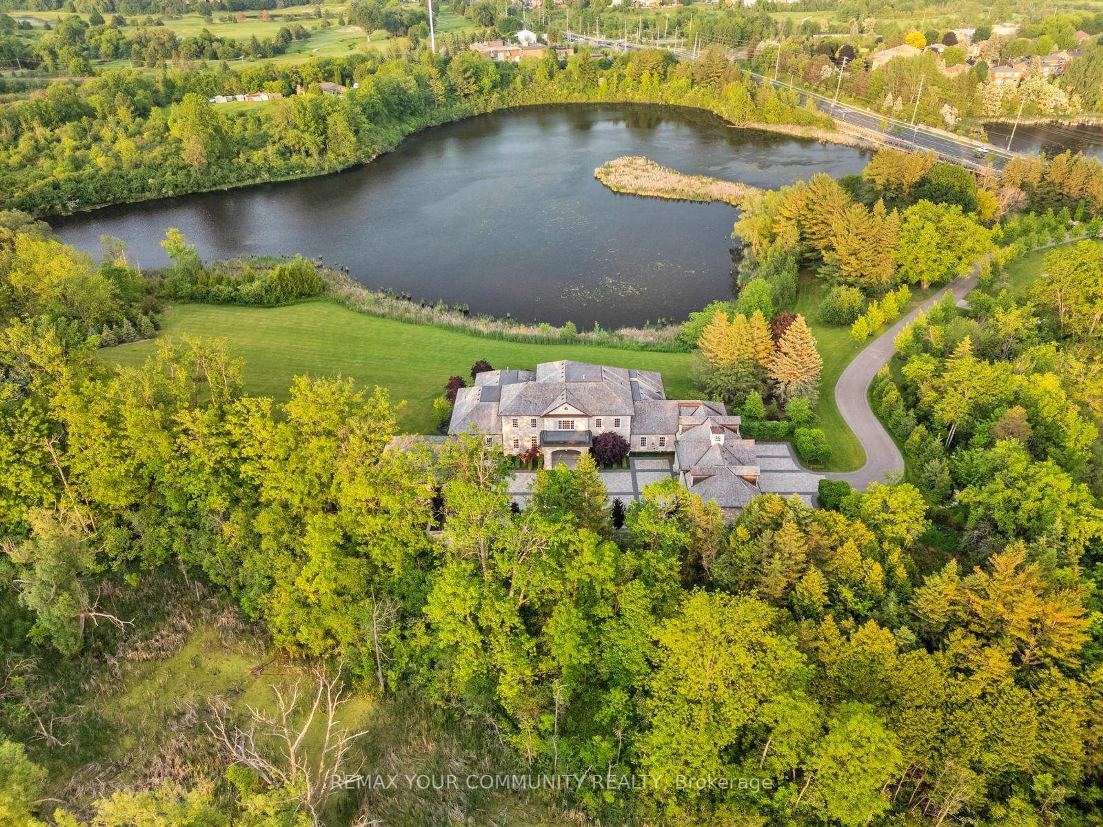 A pic from outside/outdoor area/front of a property/back of a property/a pic from drone, water/lake/river/ocean view for 130 St. John's Sdrd, Aurora Ontario L4G 0M6