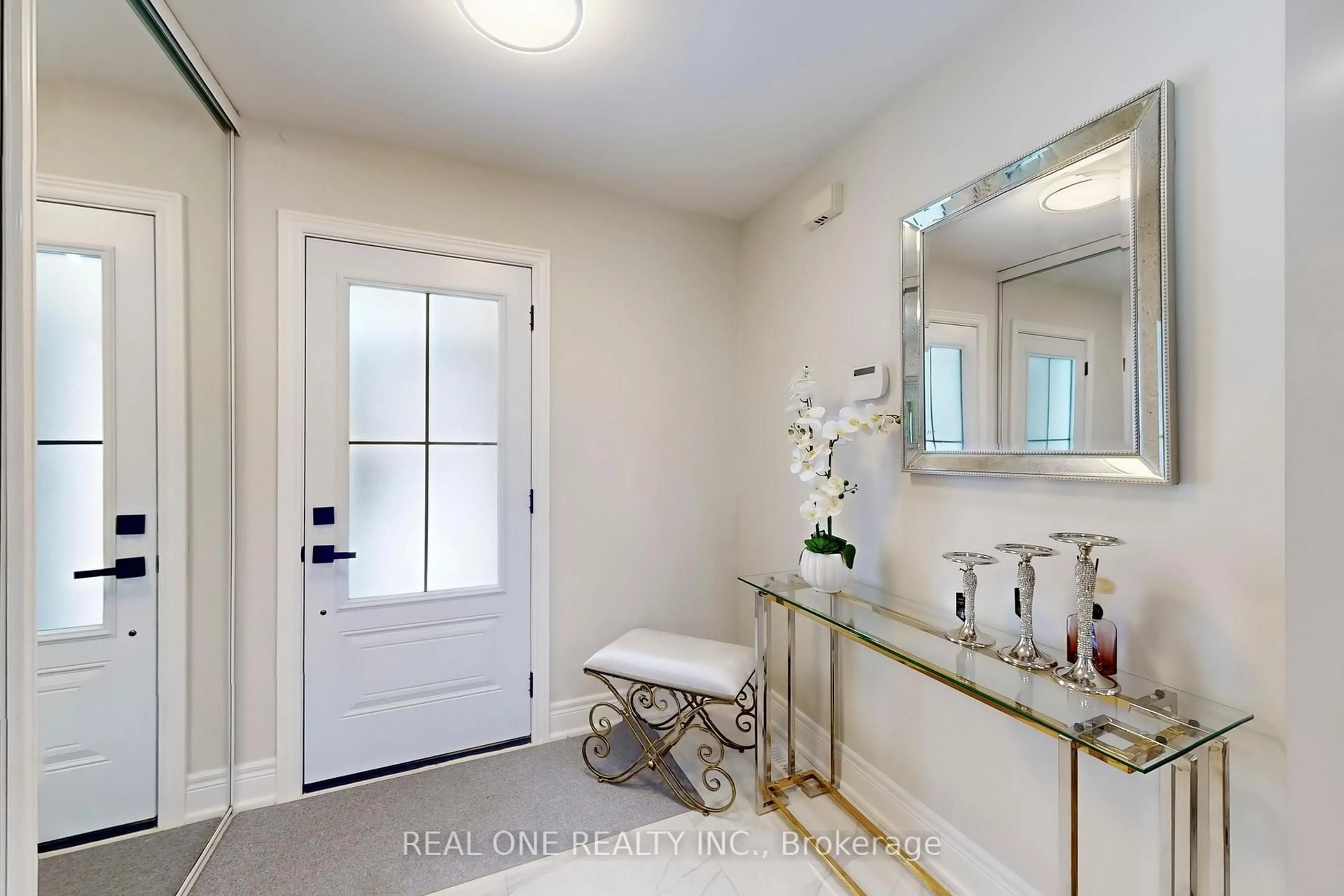 Contemporary bathroom, ceramic/tile floor for 10 Squire Dr, Richmond Hill Ontario L4S 1C4