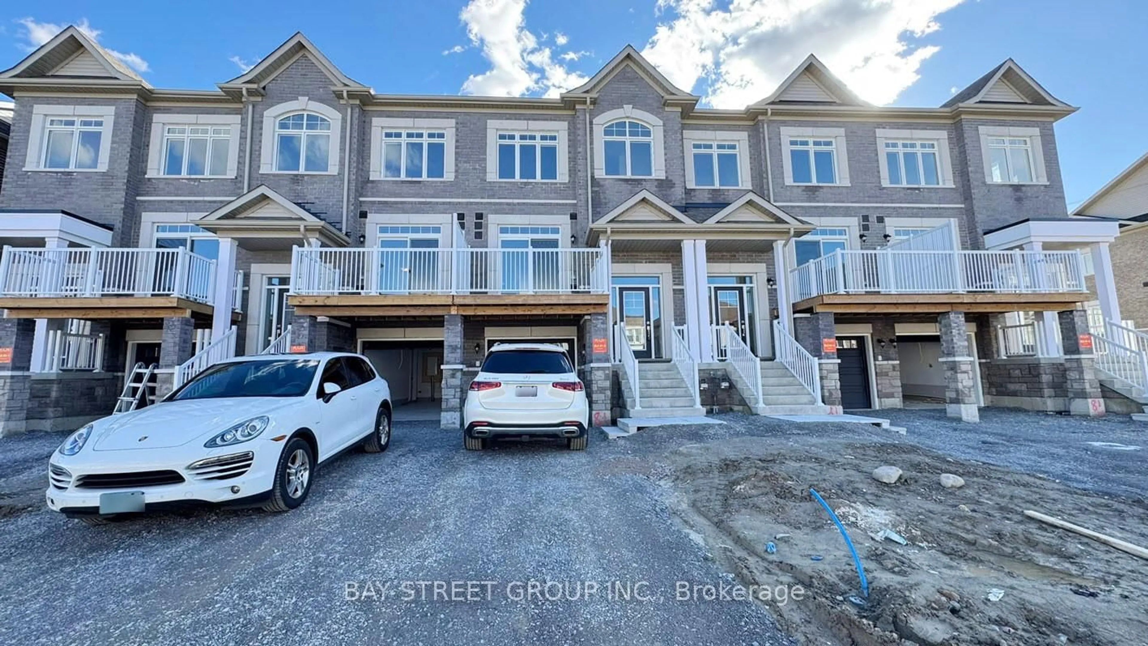 A pic from outside/outdoor area/front of a property/back of a property/a pic from drone, street for 169 Seguin St, Richmond Hill Ontario L4E 2Y9