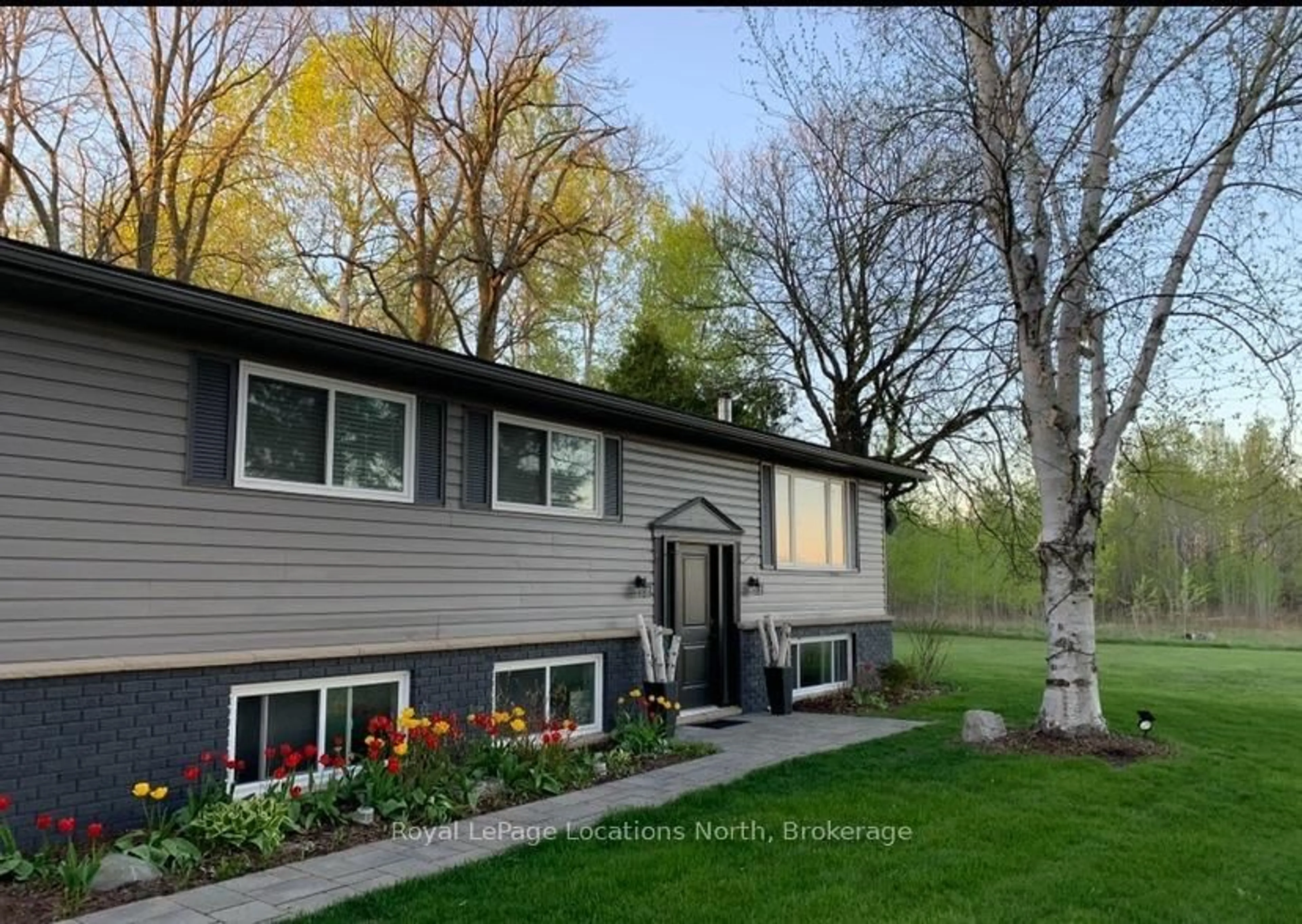 Home with vinyl exterior material, street for 5392 13th Line, New Tecumseth Ontario L0L 1L0