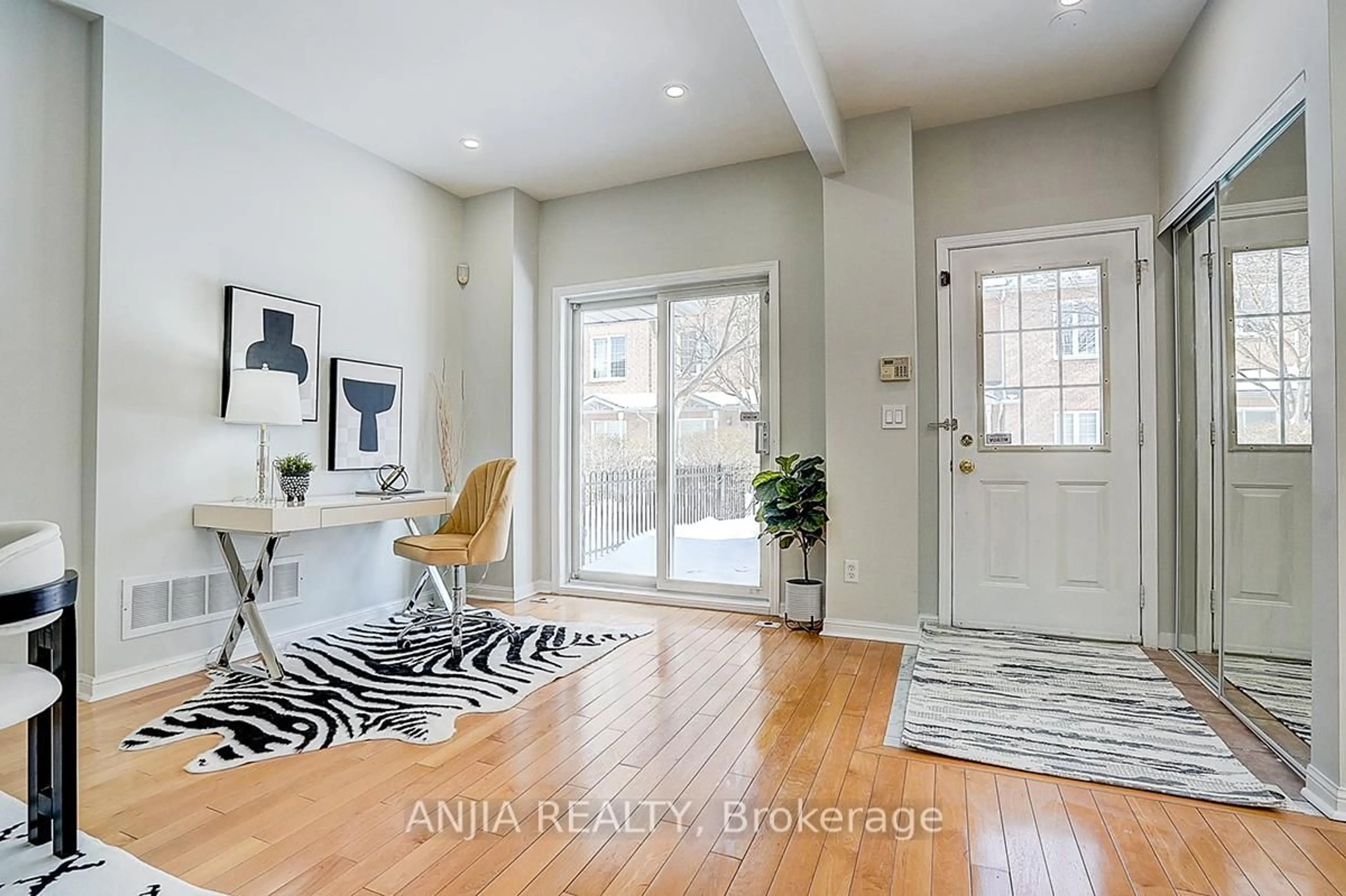 Indoor entryway for 16 St Moritz Way #5, Markham Ontario L3R 4G2