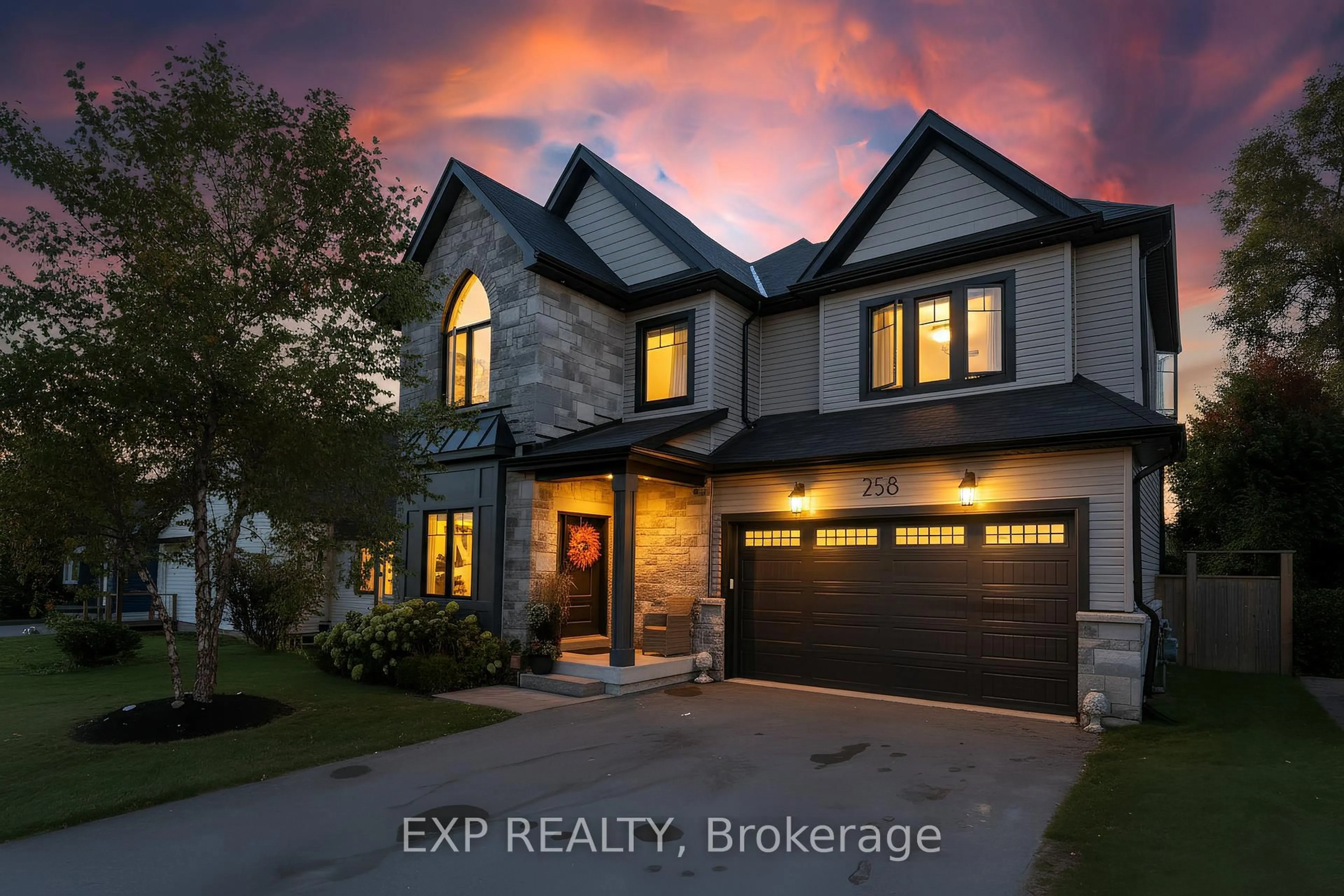 Home with brick exterior material, street for 258 Andrew St, Newmarket Ontario L3Y 1H2