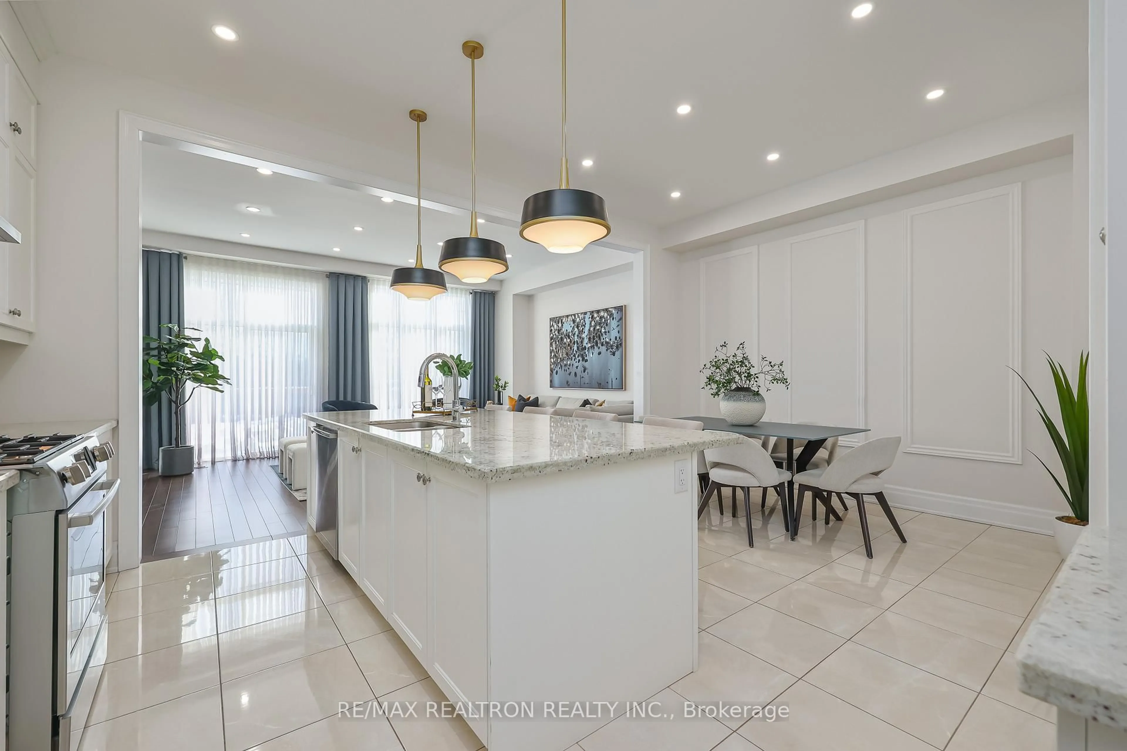 Contemporary kitchen, ceramic/tile floor for 92 Carrville Woods Circ, Vaughan Ontario L6A 4Z6