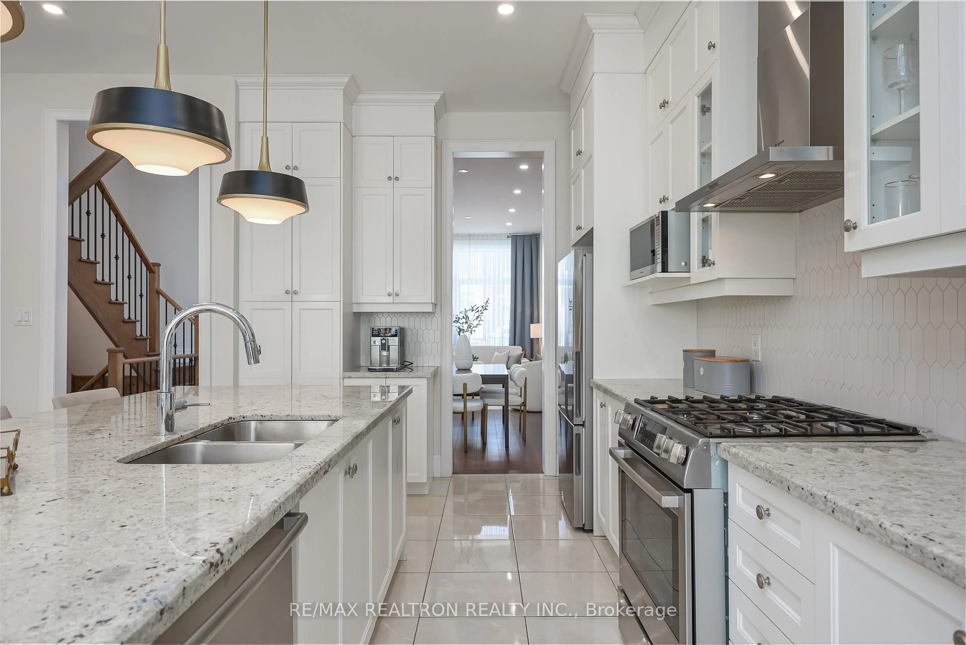 Contemporary kitchen, ceramic/tile floor for 92 Carrville Woods Circ, Vaughan Ontario L6A 4Z6