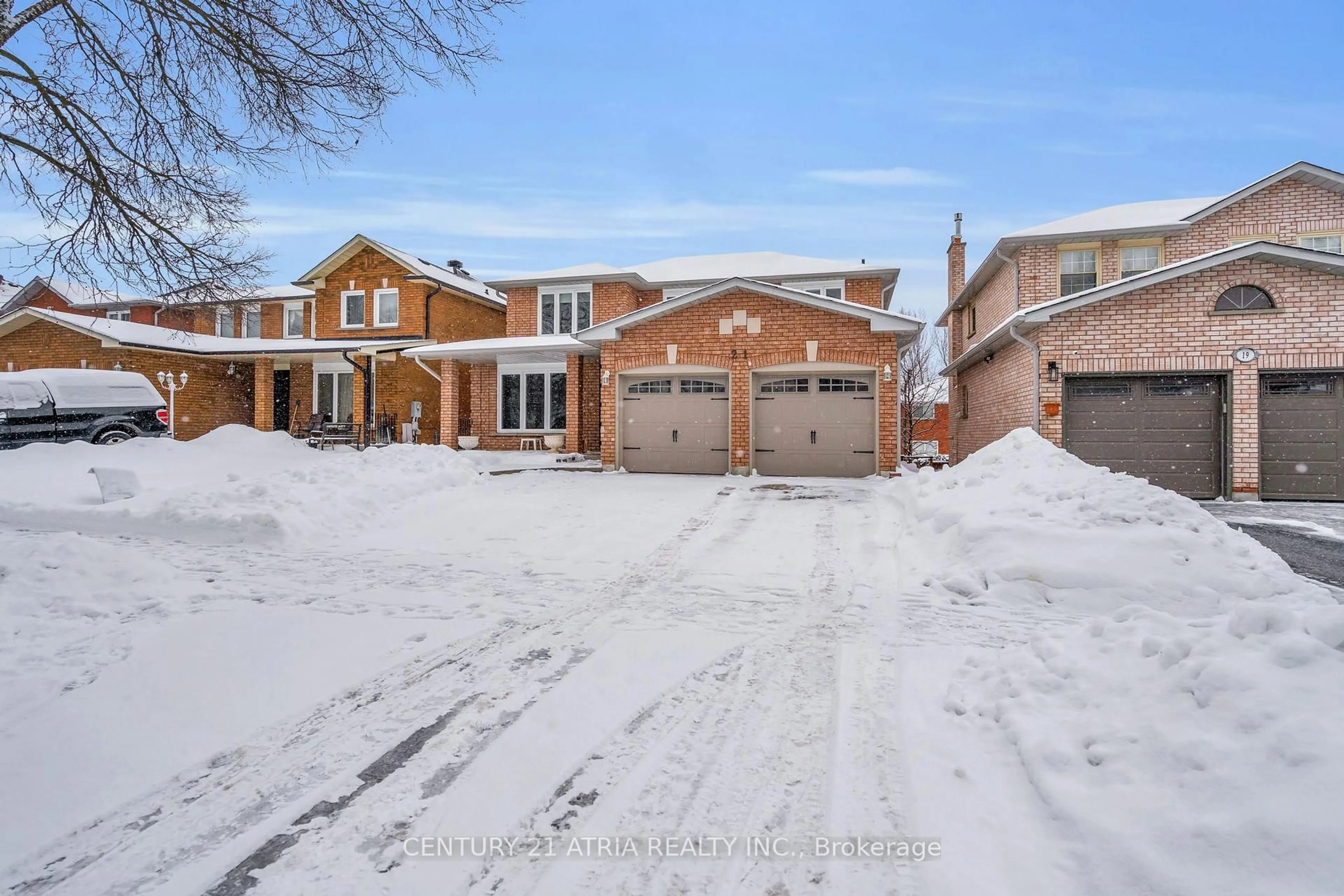A pic from outside/outdoor area/front of a property/back of a property/a pic from drone, street for 21 Woodstone Ave, Richmond Hill Ontario L4H 0A9
