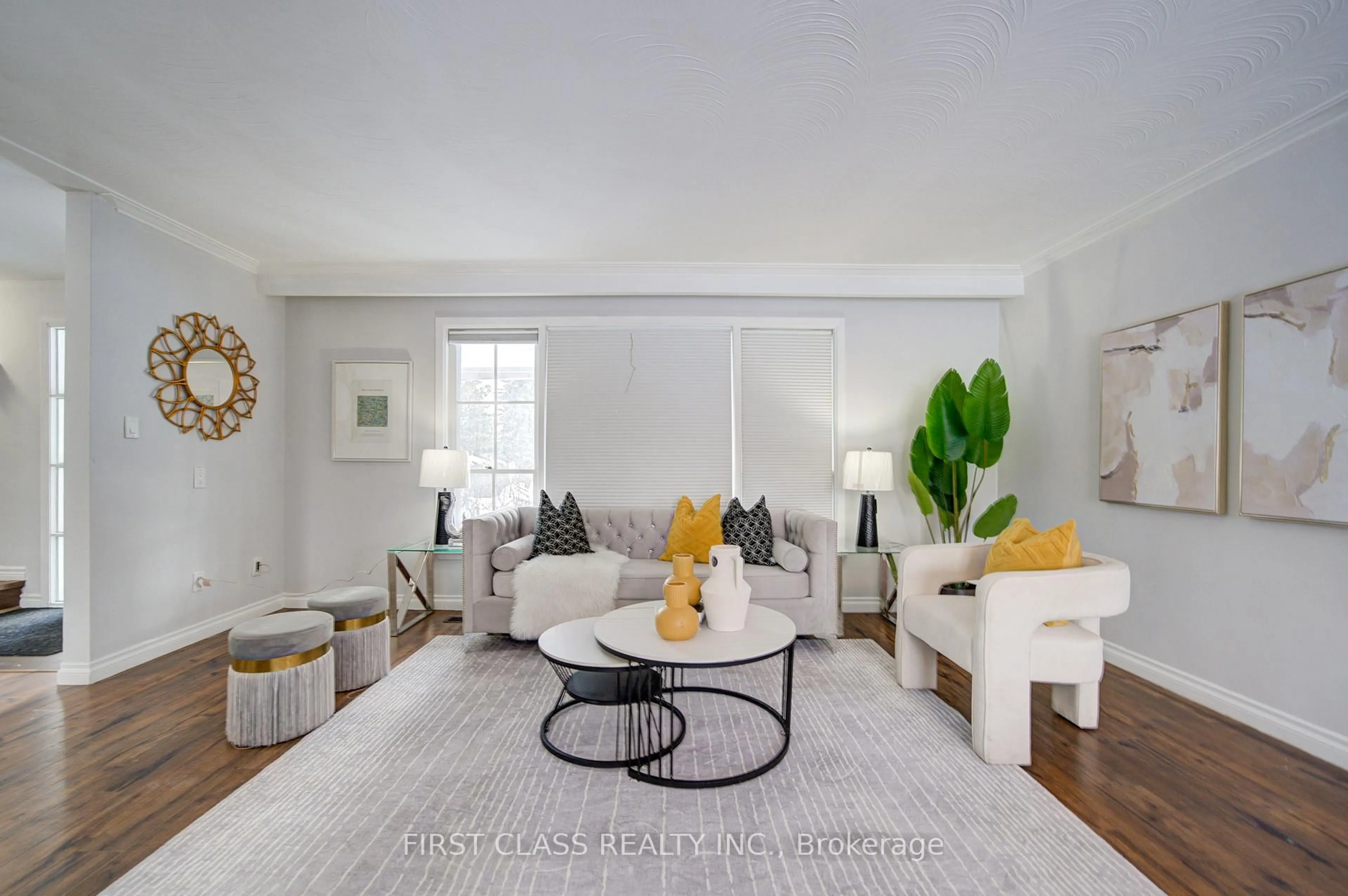 Living room with furniture, unknown for 126 Sherwood Forest Dr, Markham Ontario L3P 1R1