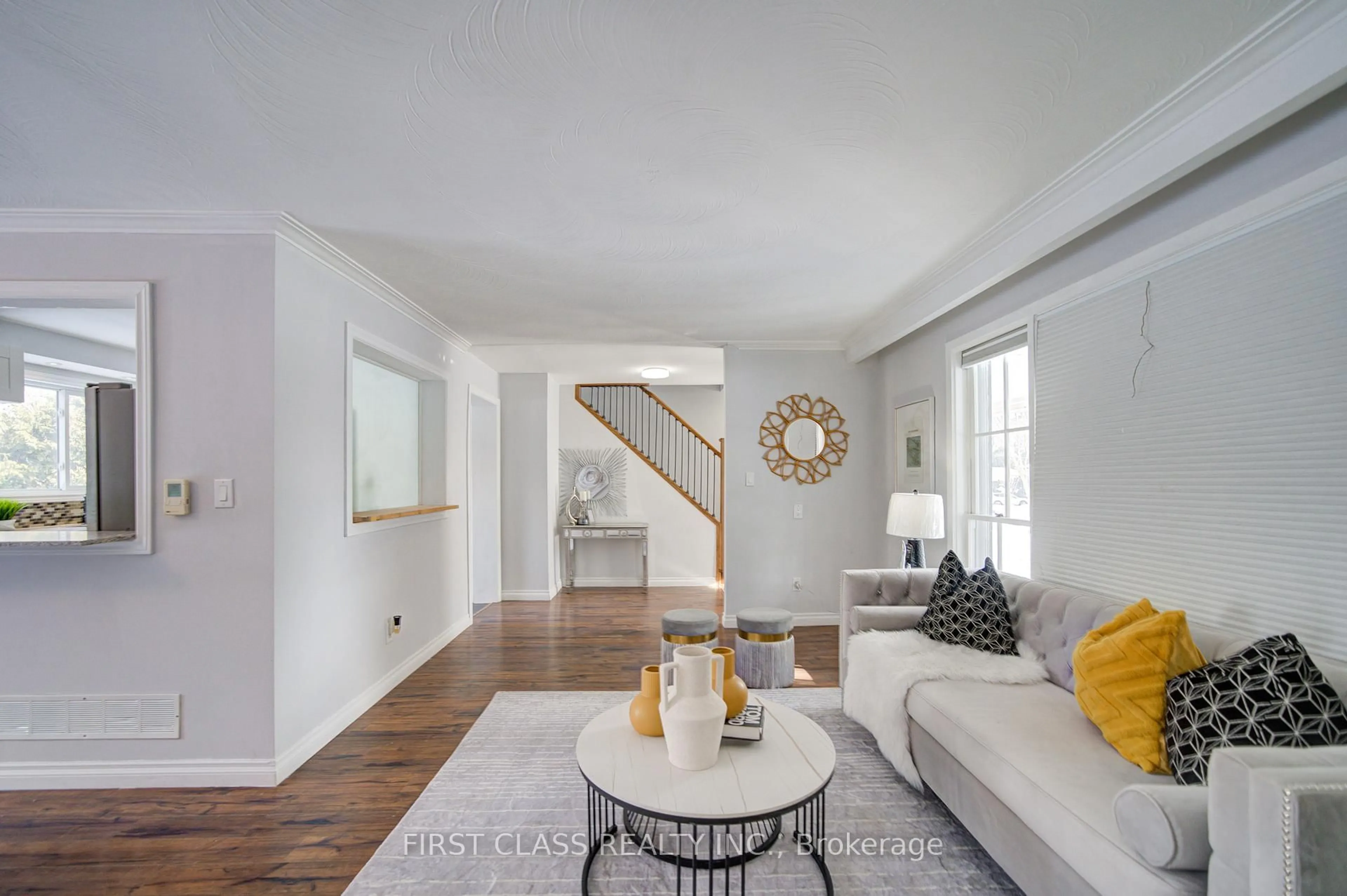 Living room with furniture, unknown for 126 Sherwood Forest Dr, Markham Ontario L3P 1R1