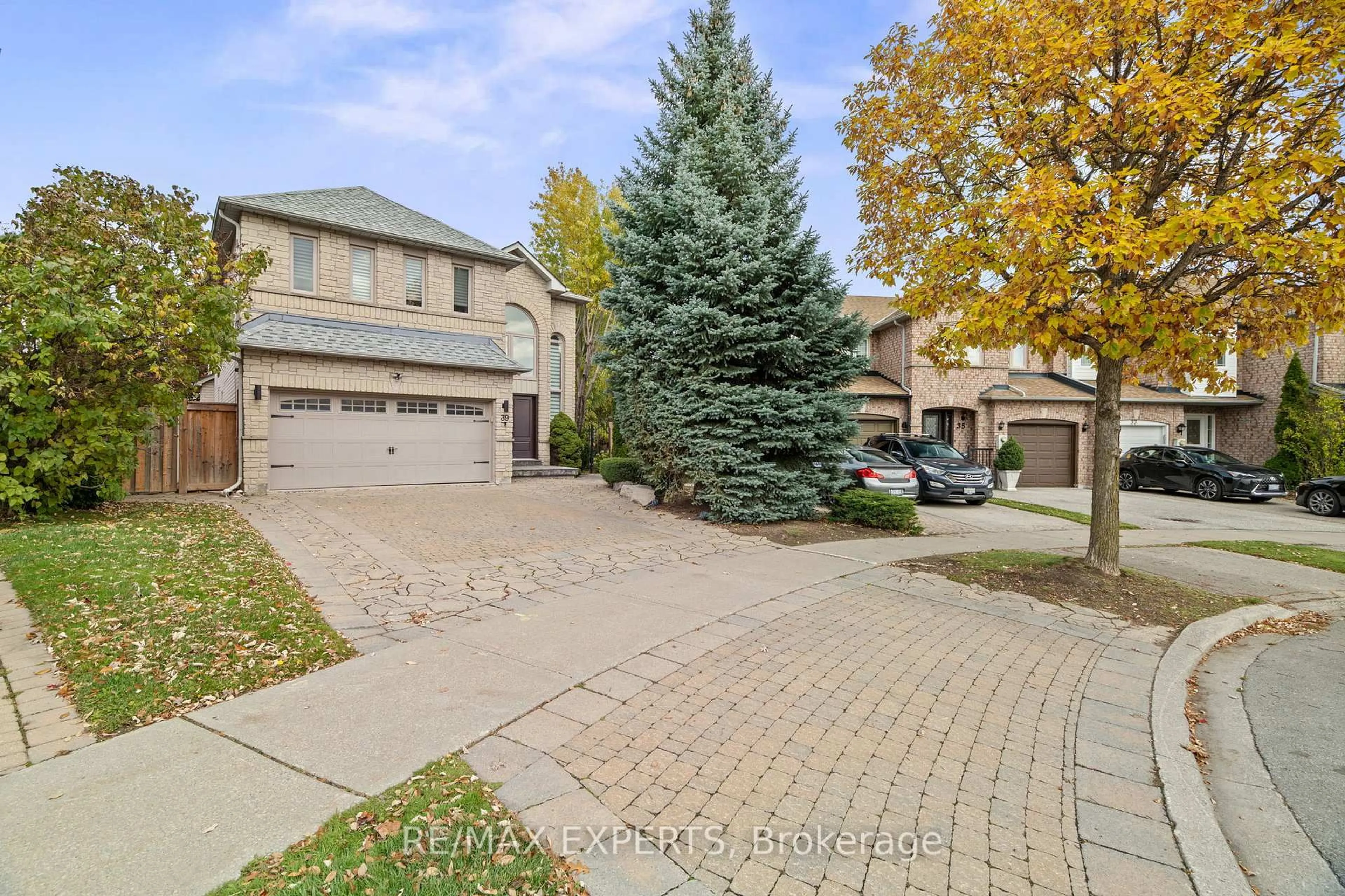 A pic from outside/outdoor area/front of a property/back of a property/a pic from drone, street for 39 Michelle Dr, Vaughan Ontario L4L 9B8