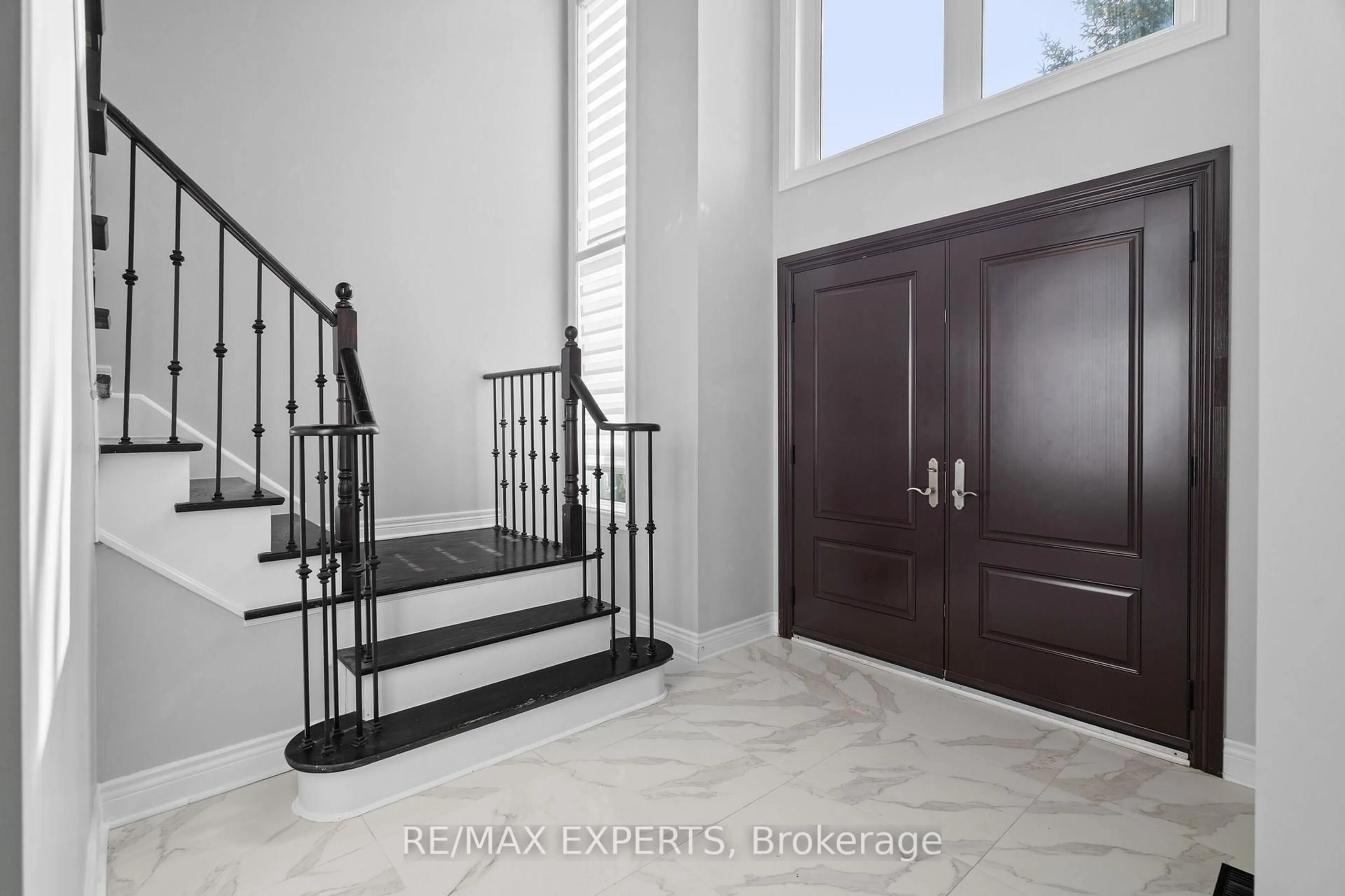 Indoor entryway for 39 Michelle Dr, Vaughan Ontario L4L 9B8