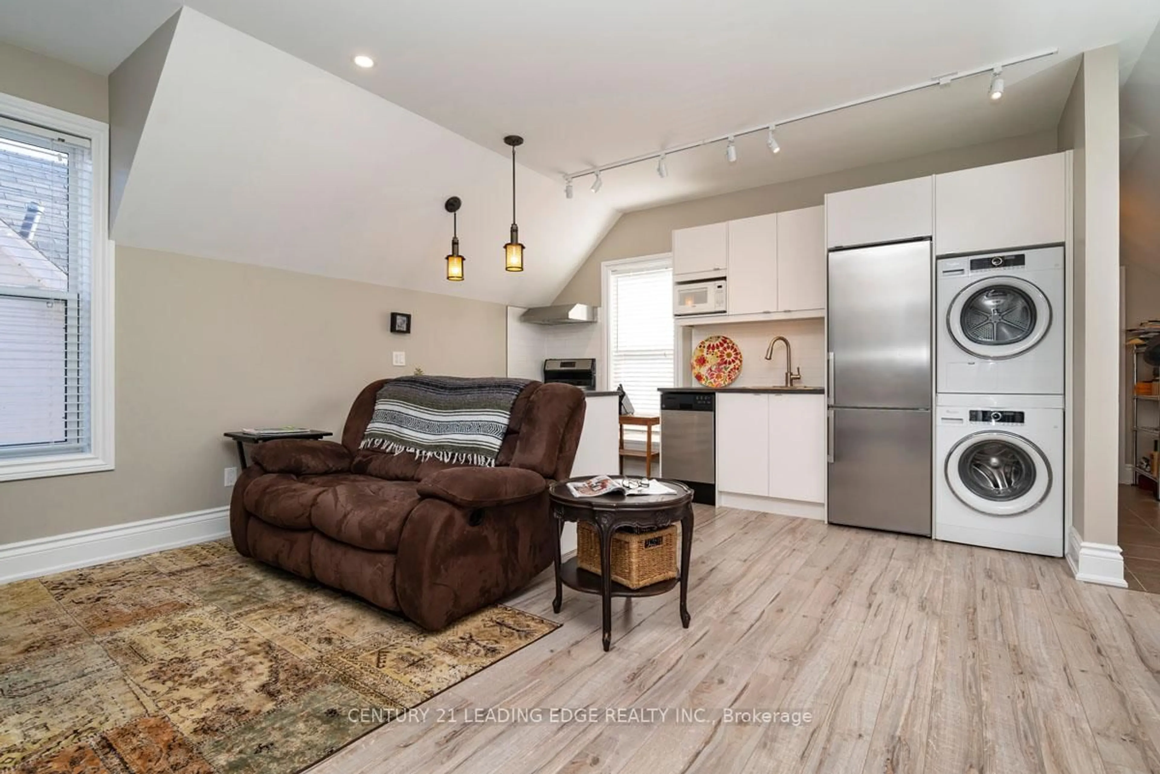 Open concept kitchen, wood/laminate floor for 6391 Main St, Whitchurch-Stouffville Ontario L4A 1G4