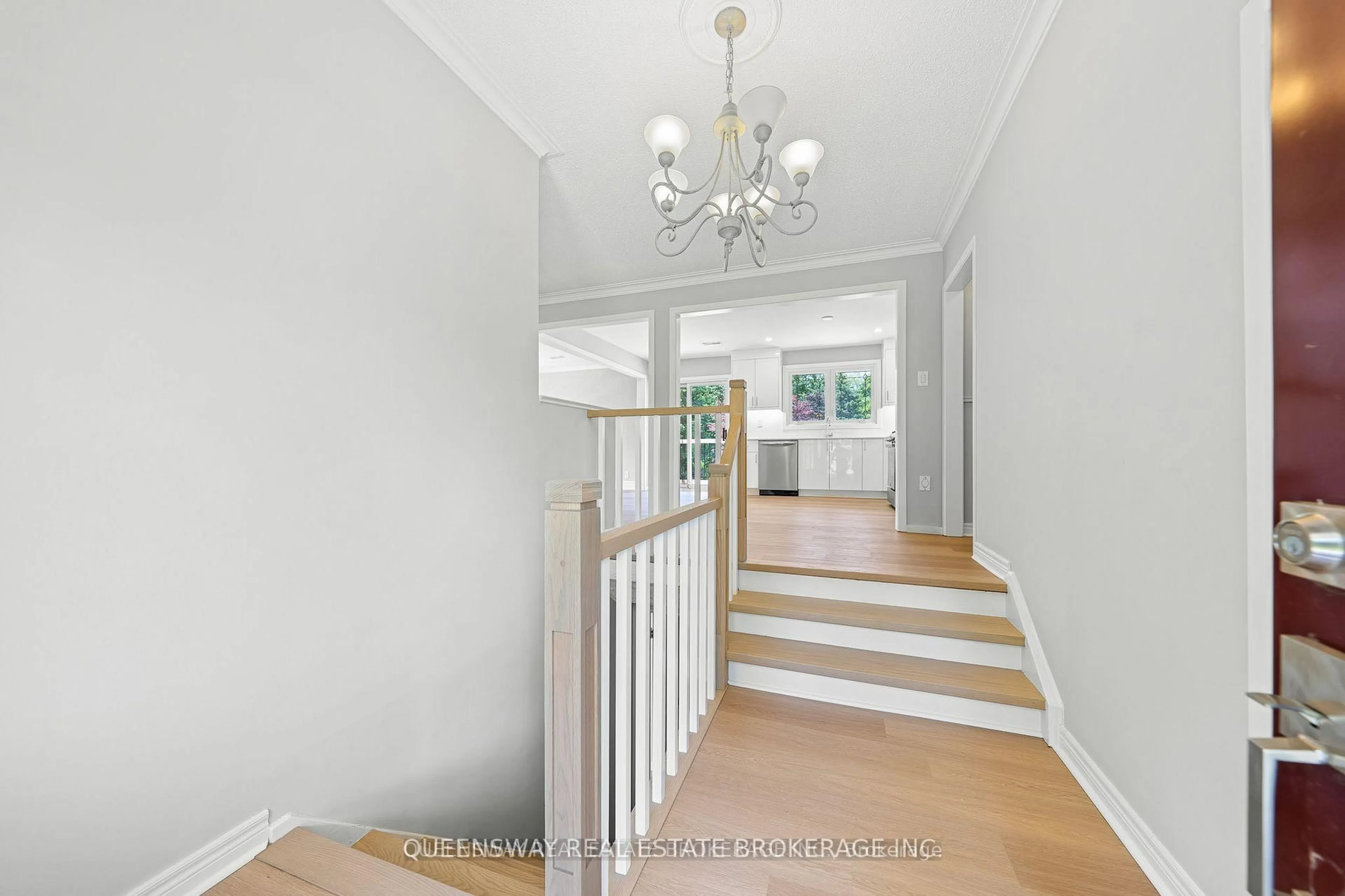 Indoor foyer for 1268 15th Sdrd, King Ontario L7B 1K5