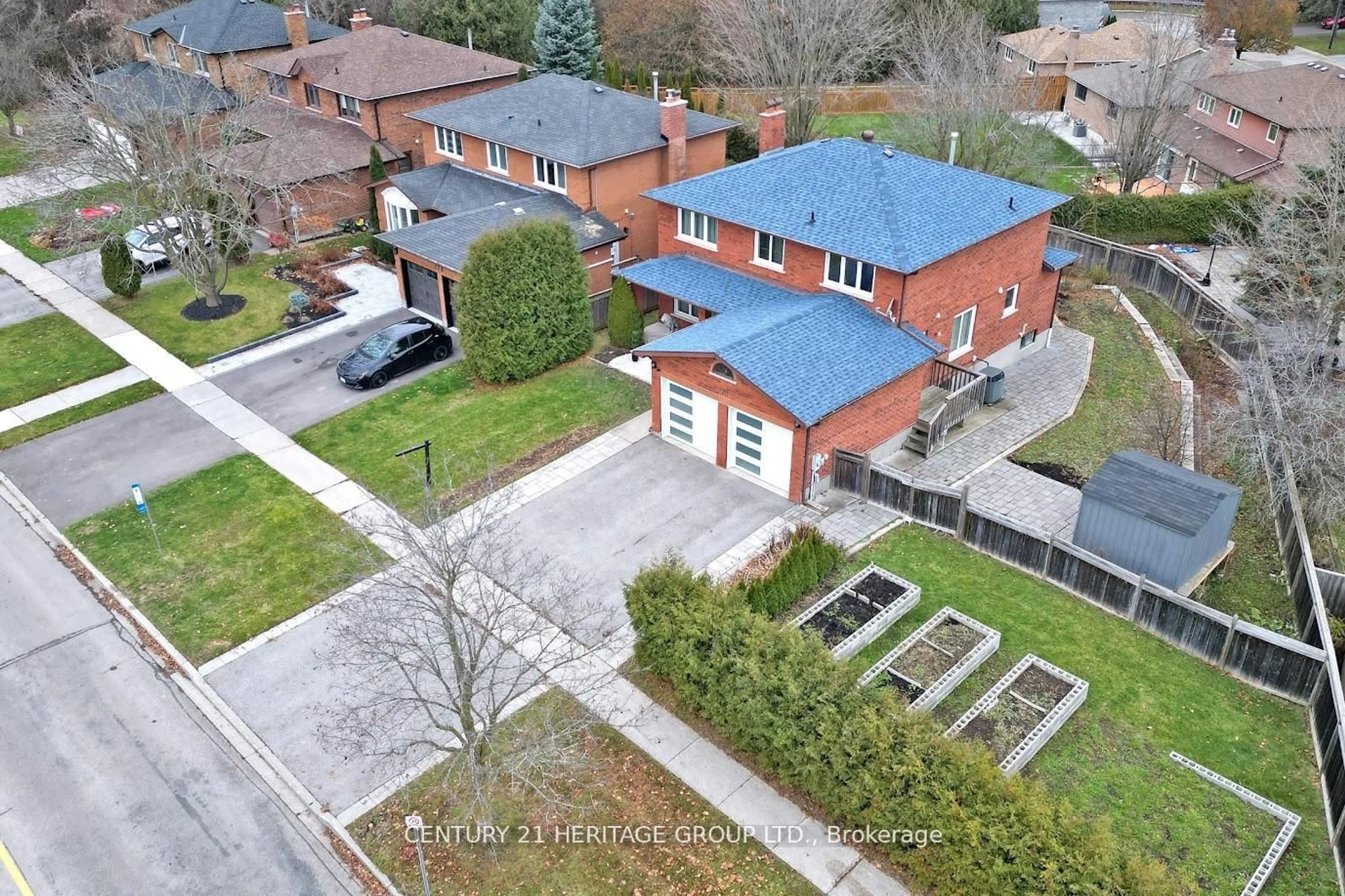 A pic from outside/outdoor area/front of a property/back of a property/a pic from drone, street for 178 Waratah Ave, Newmarket Ontario L3Y 6R4