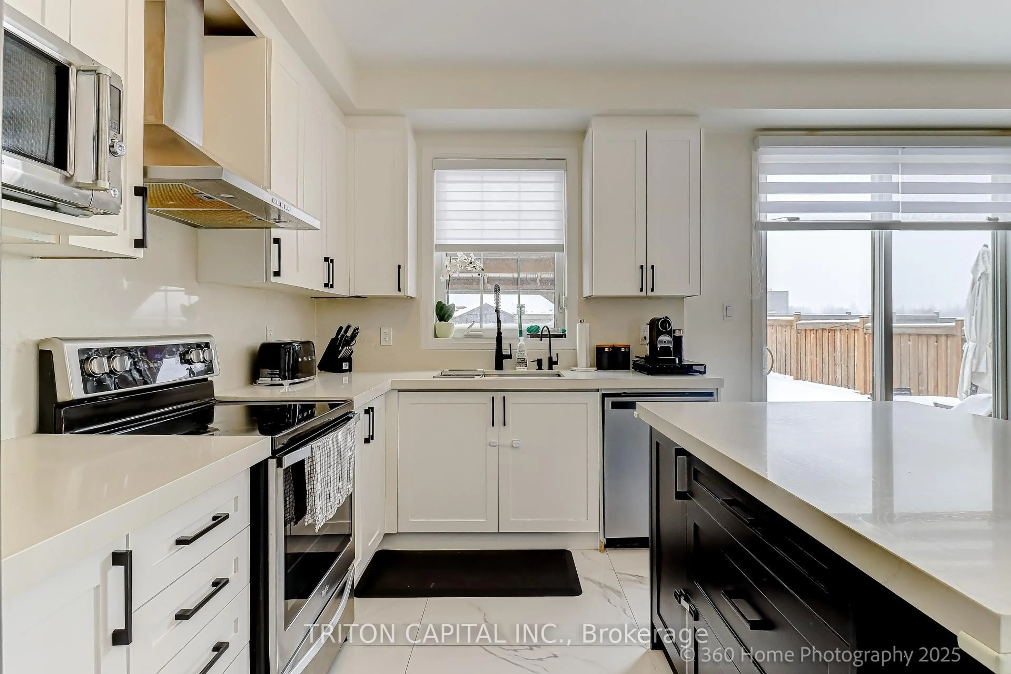 Contemporary kitchen, ceramic/tile floor for 139 Casserley Cres, New Tecumseth Ontario L0G 1W0
