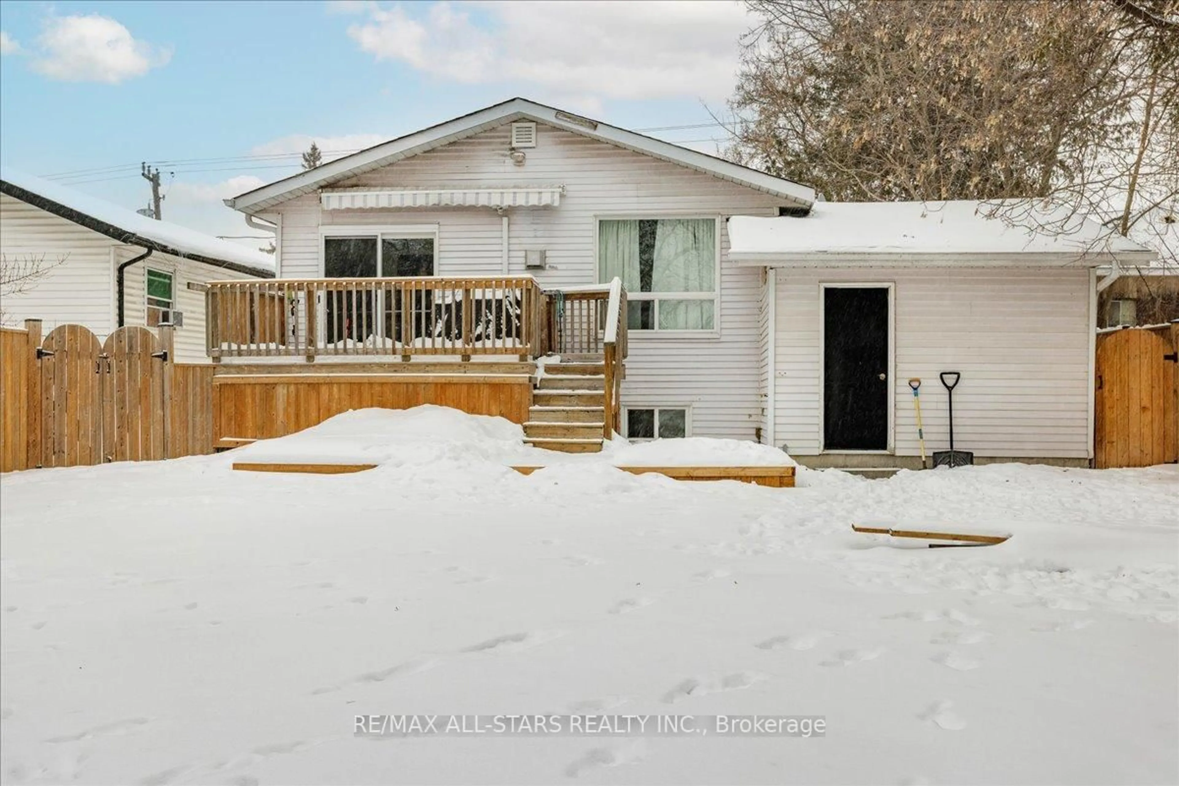 Unknown for 398 The Queensway Ave, Georgina Ontario L4P 2C5