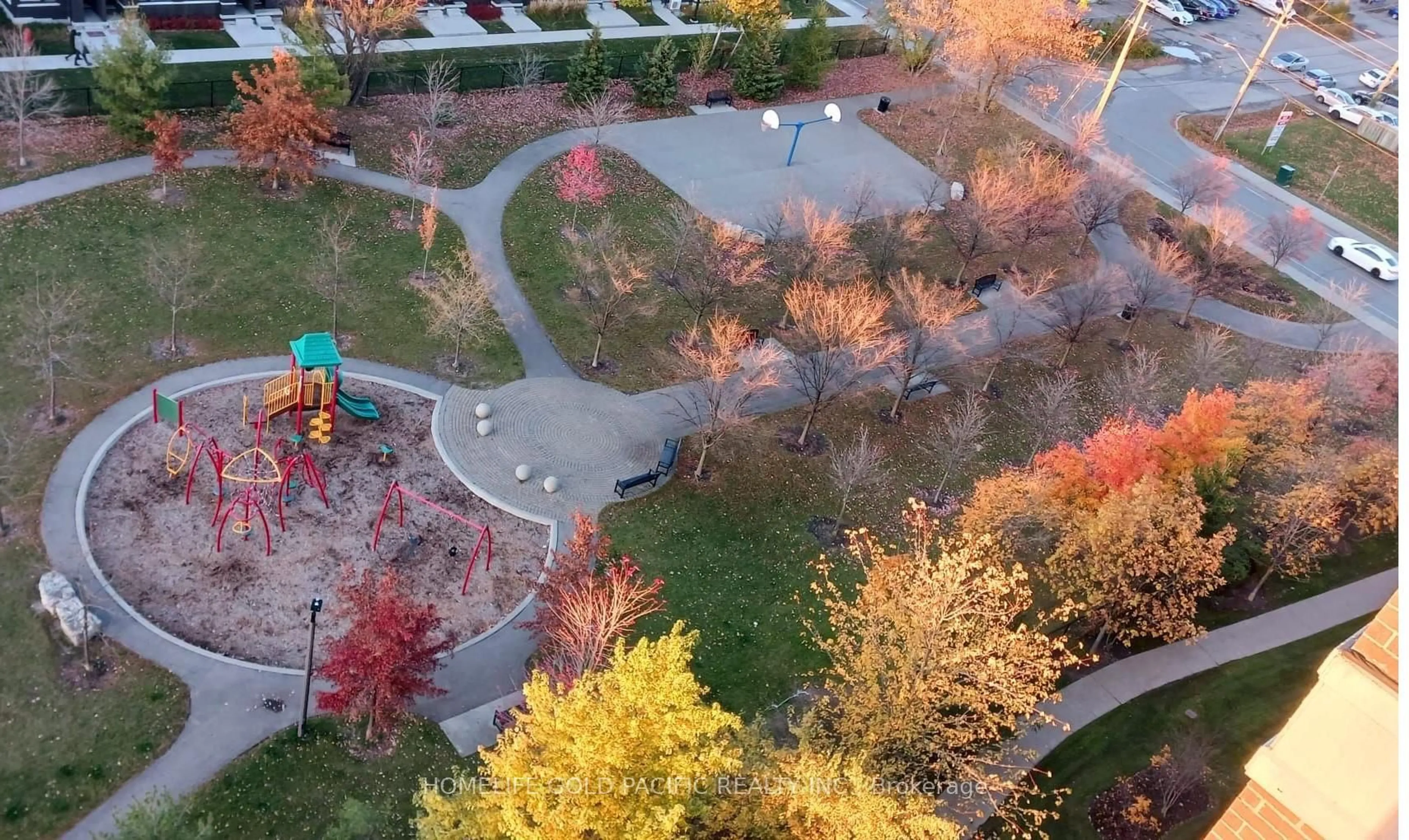A pic from outside/outdoor area/front of a property/back of a property/a pic from drone, city buildings view from balcony for 350 Red Maple Rd #1211, Richmond Hill Ontario L4C 0T5