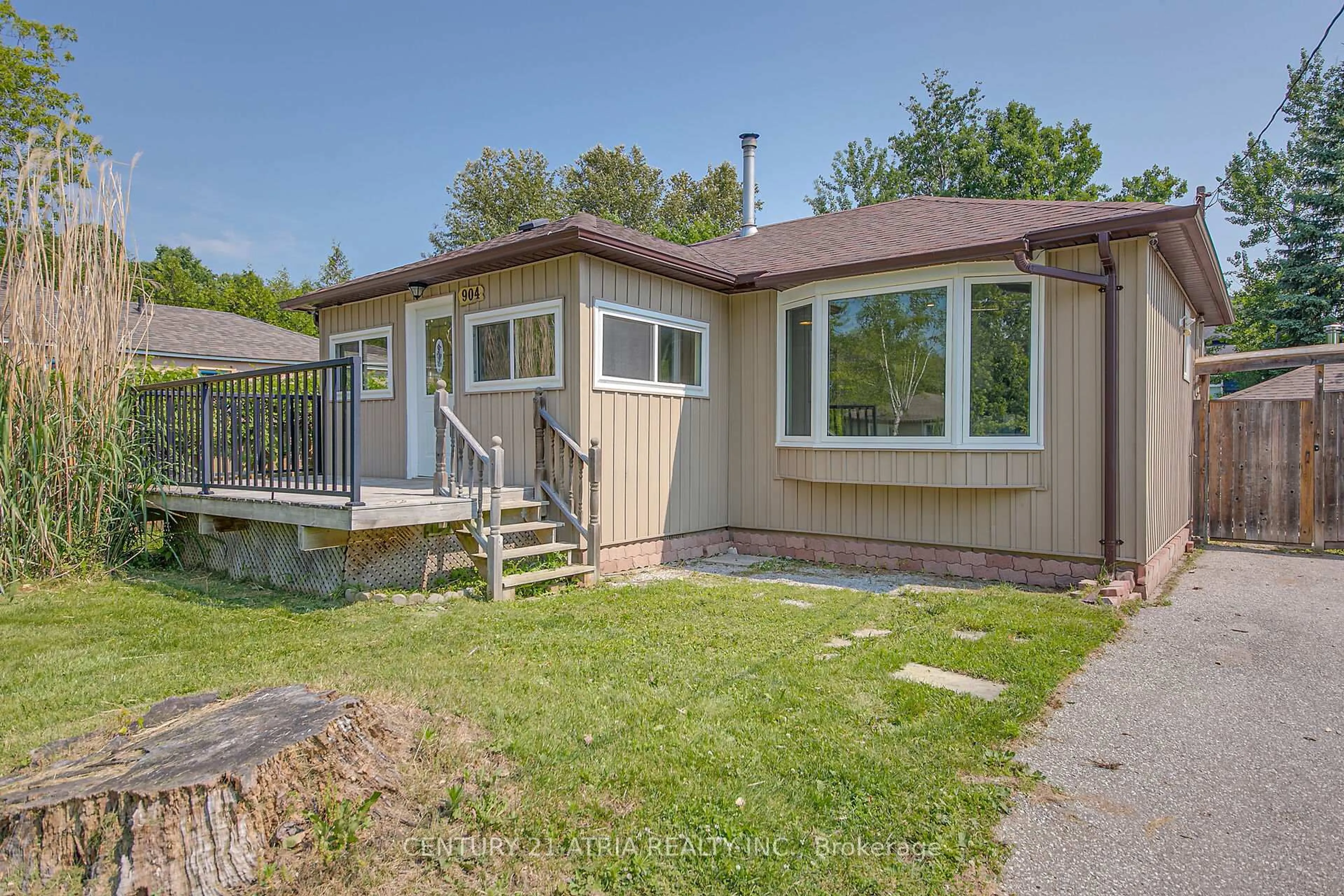 Home with vinyl exterior material, unknown for 904 Maplewood Dr, Innisfil Ontario L9S 1Y7
