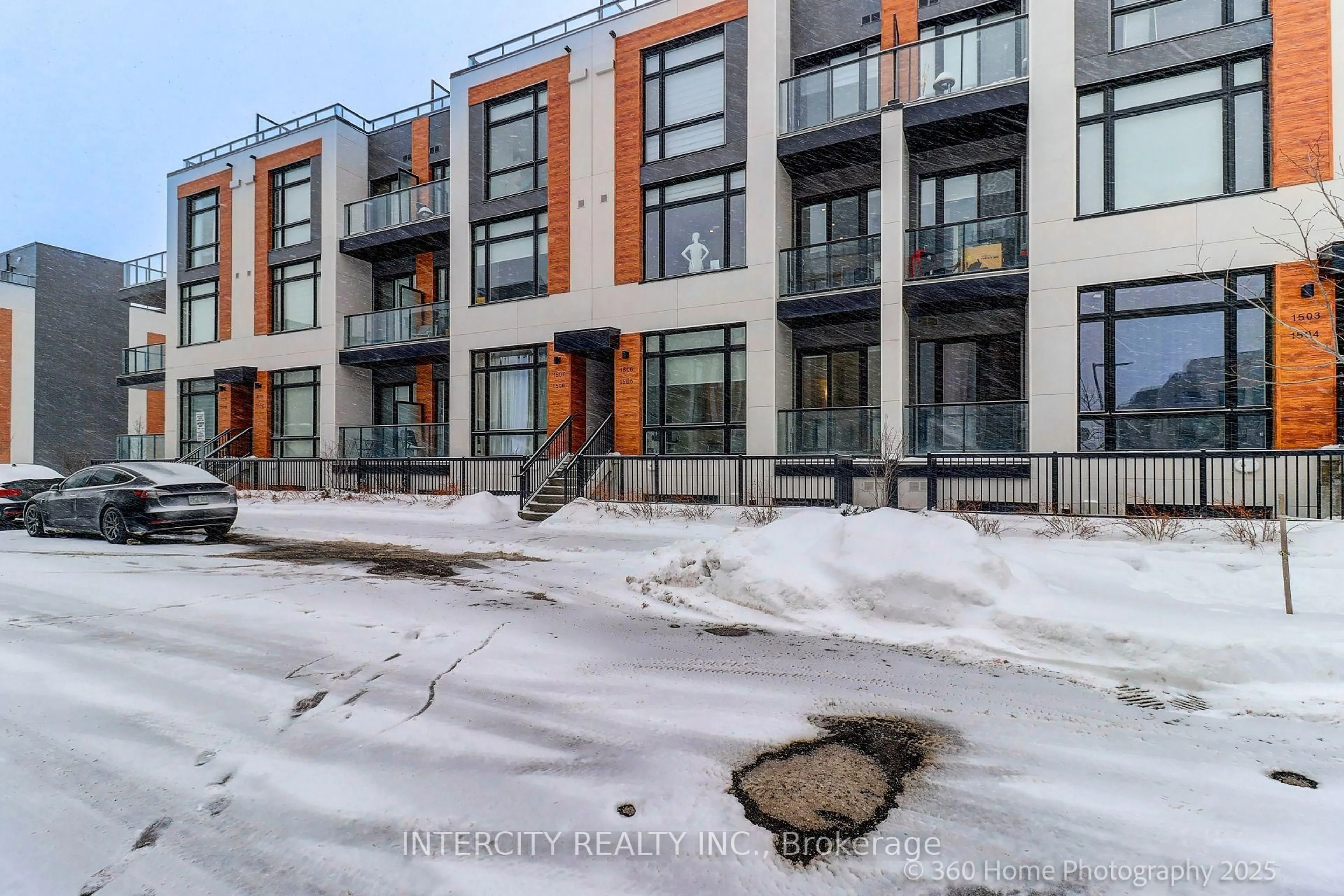 Patio, street for 11 David Eyer Rd #1505, Richmond Hill Ontario L4S 1M4