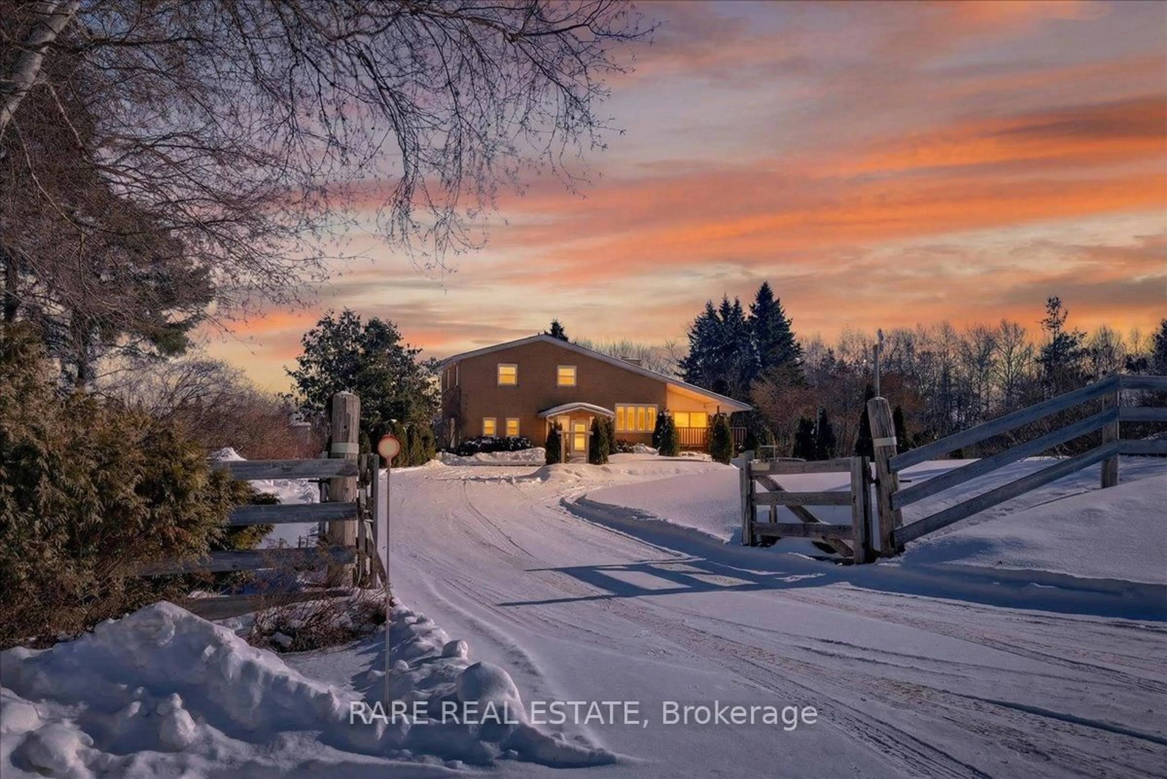 A pic from outside/outdoor area/front of a property/back of a property/a pic from drone, street for 6695 10 Sdrd, Innisfil Ontario L9S 4S7