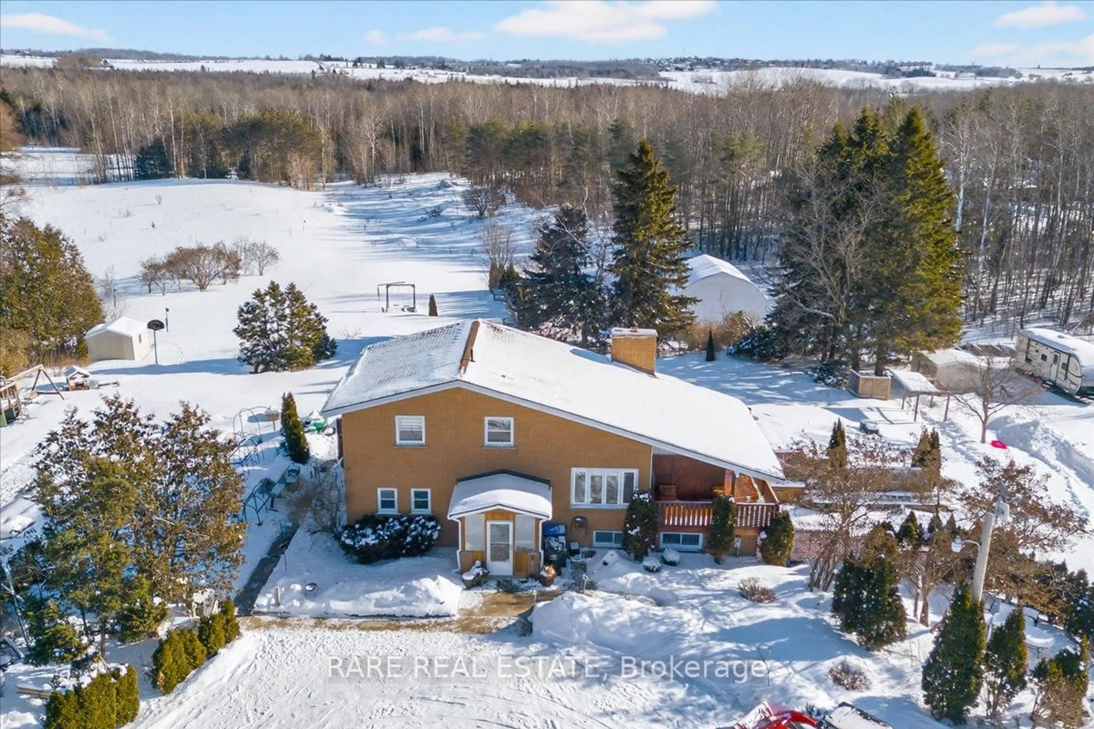 A pic from outside/outdoor area/front of a property/back of a property/a pic from drone, unknown for 6695 10 Sdrd, Innisfil Ontario L9S 4S7