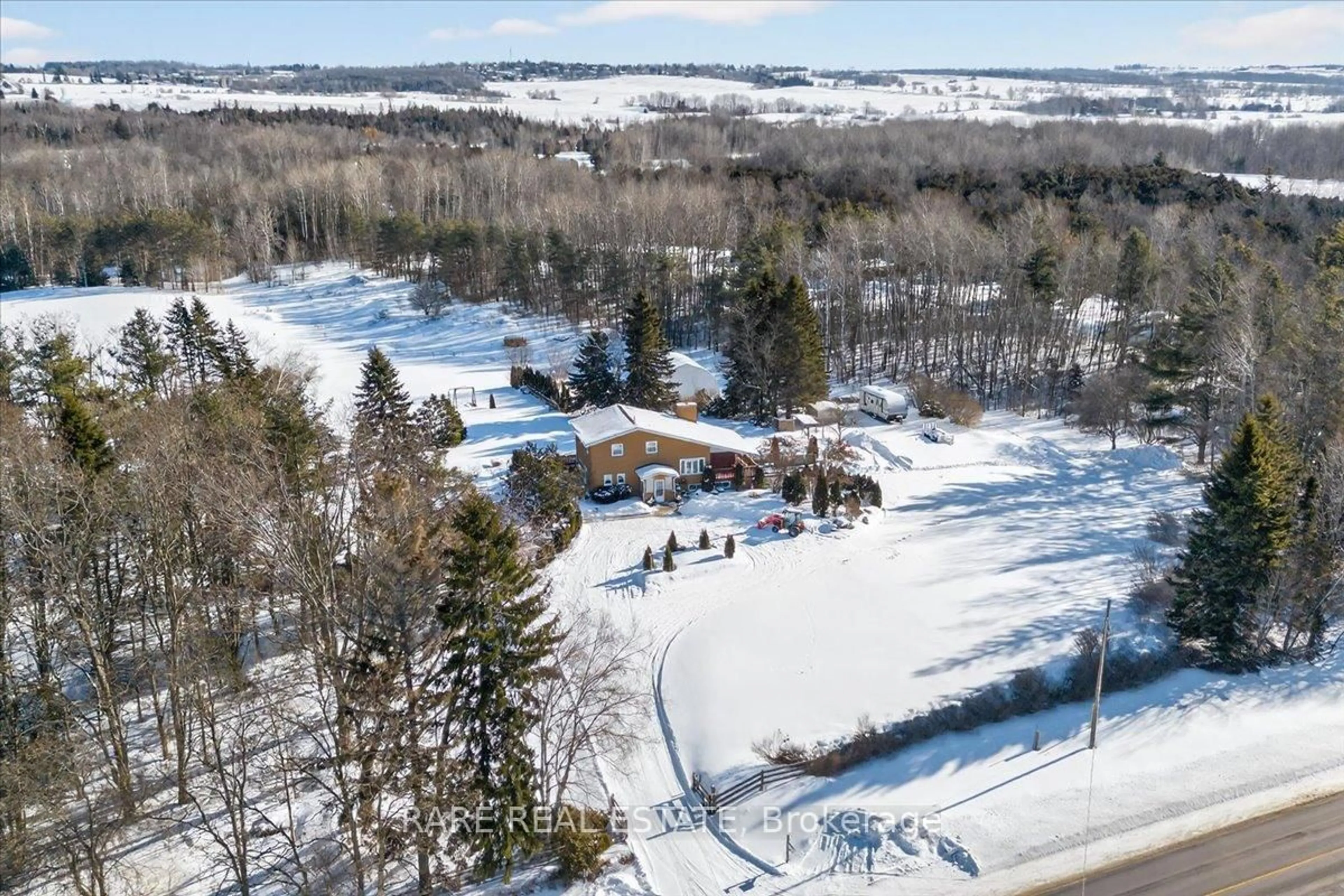 A pic from outside/outdoor area/front of a property/back of a property/a pic from drone, unknown for 6695 10 Sdrd, Innisfil Ontario L9S 4S7