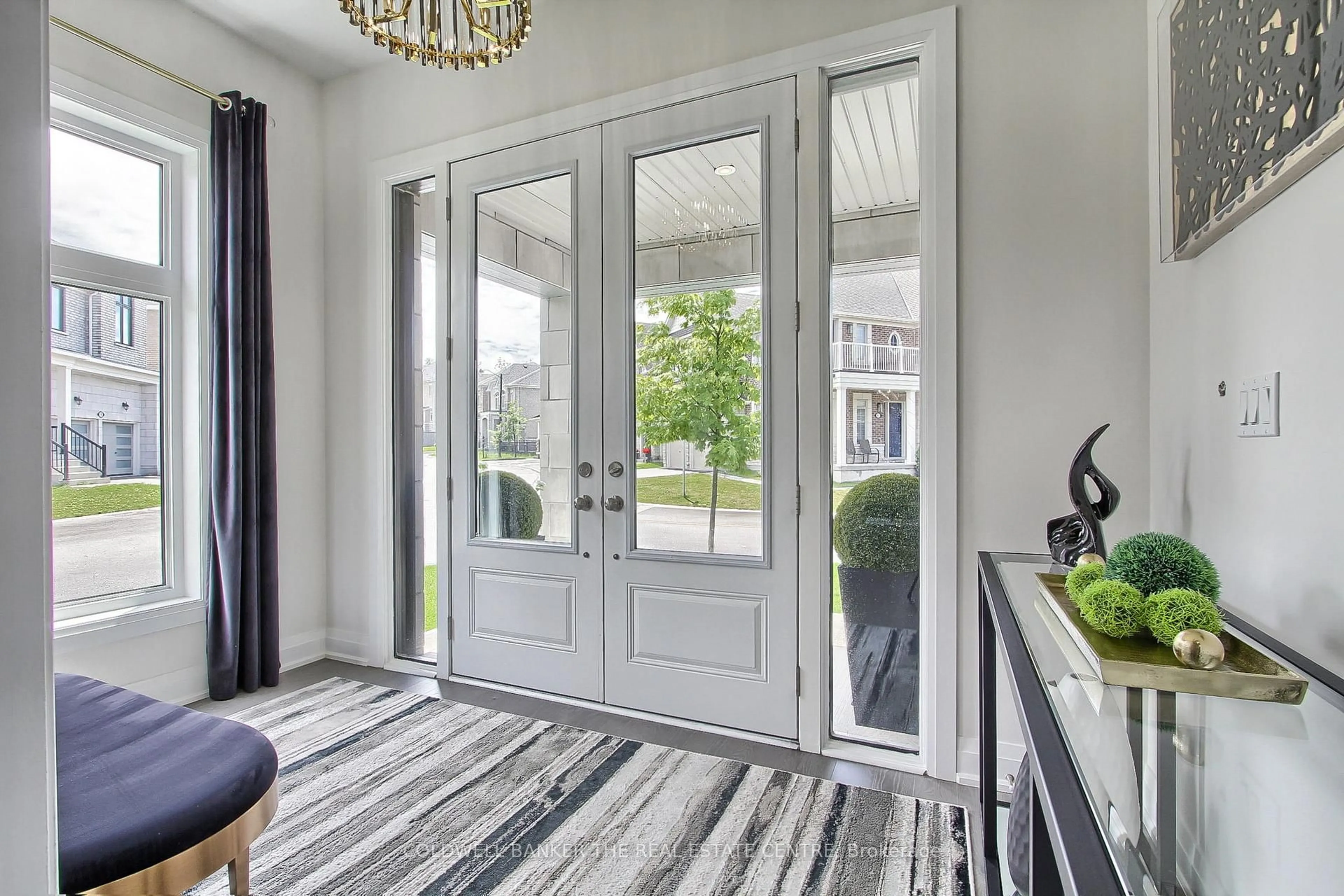 Indoor entryway for 92 Maple Fields Circ, Aurora Ontario L4G 0P5