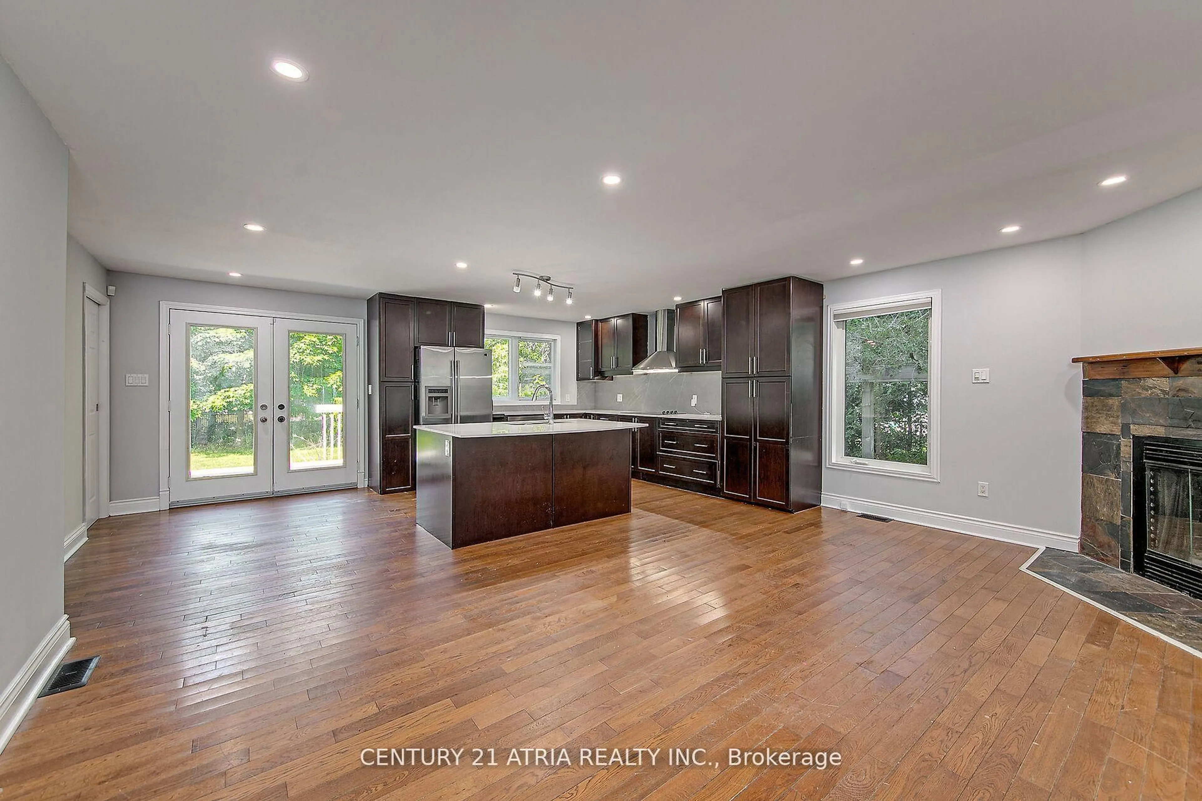 Open concept kitchen, unknown for 2070 St. Paul Rd, Innisfil Ontario L9S 1V2