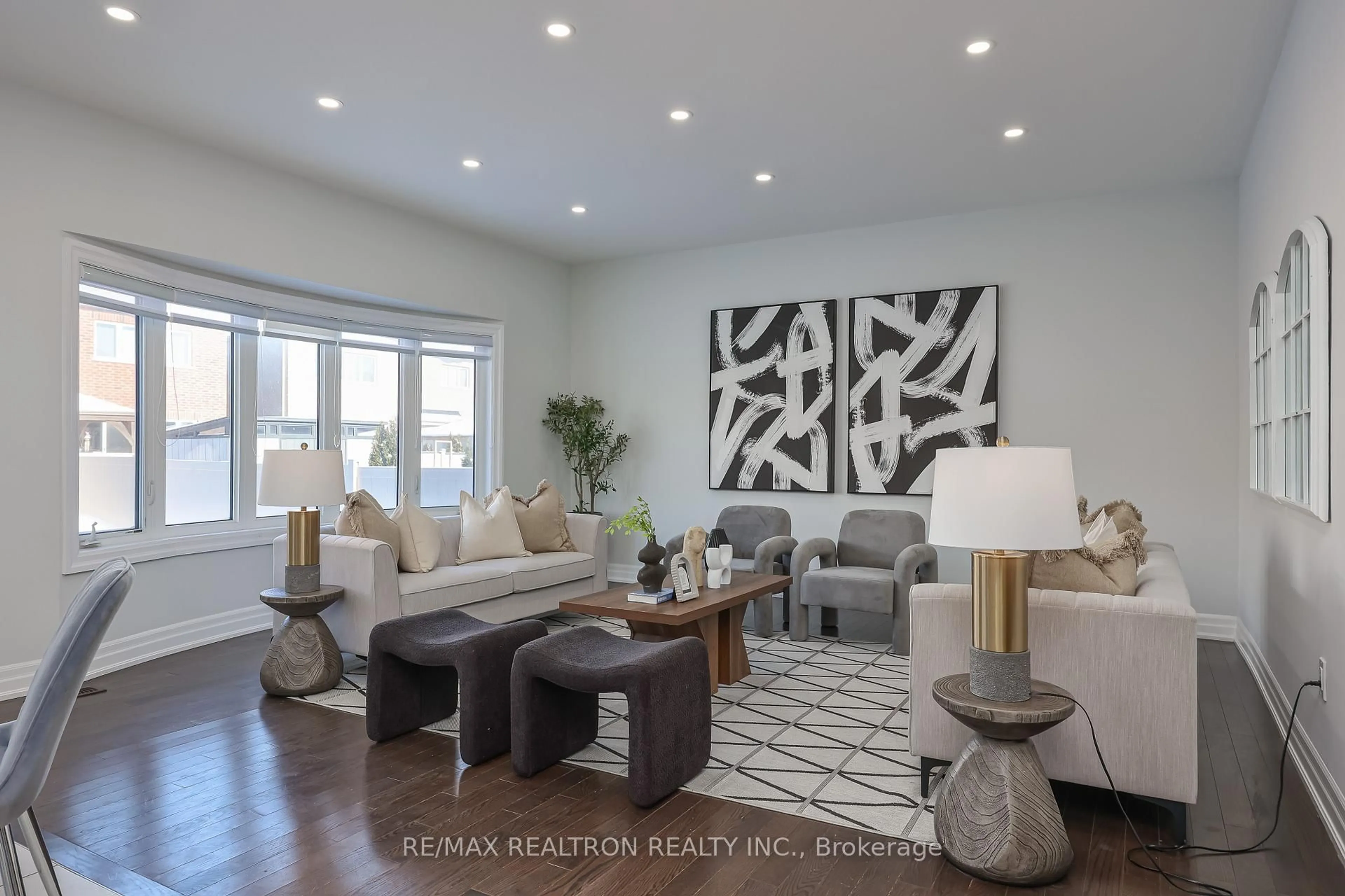 Living room with furniture, unknown for 1024 Wickham Rd, Innisfil Ontario L9S 0N5