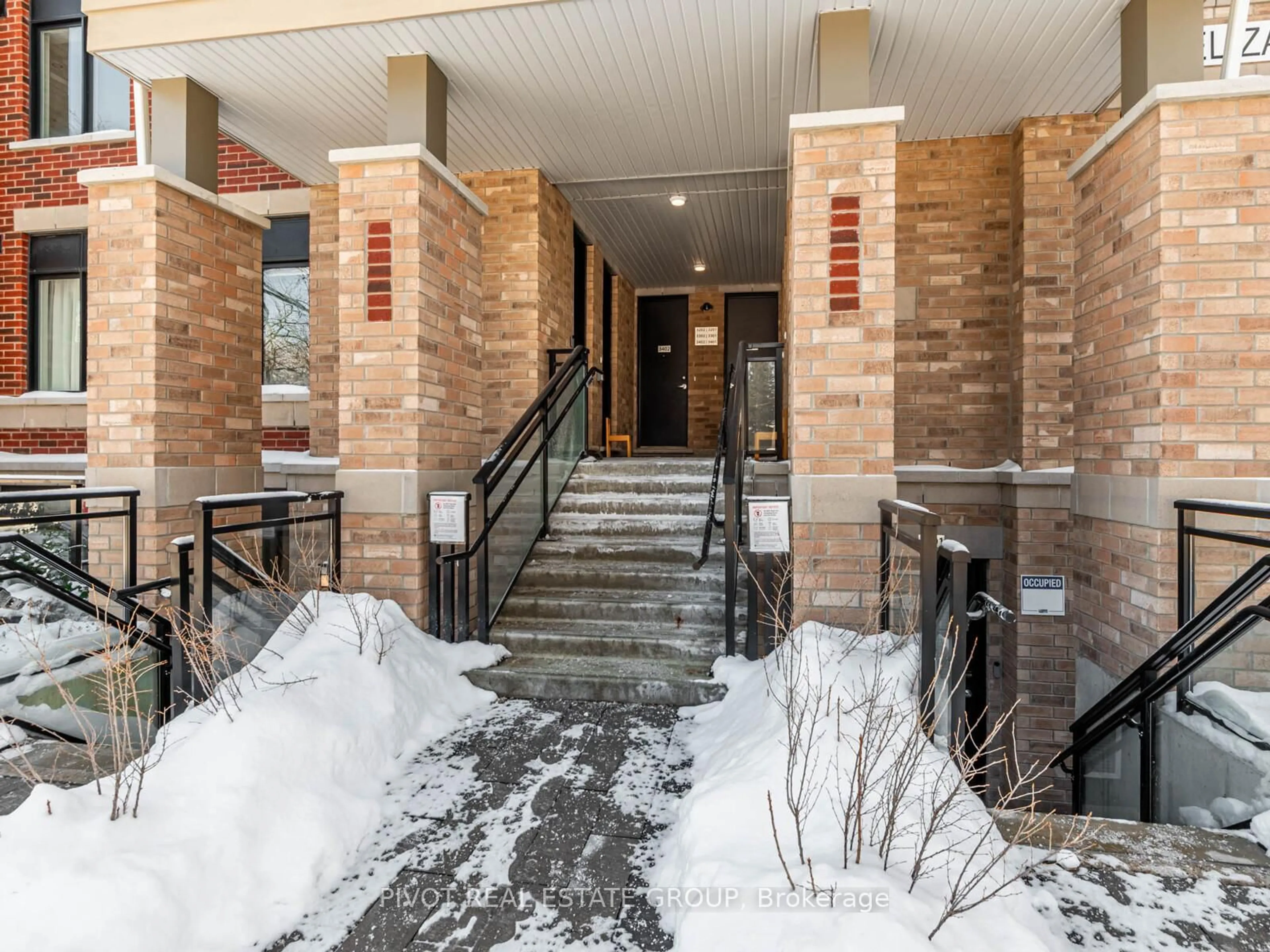 Indoor foyer for 60 Elizabeth St #3302, Richmond Hill Ontario L4C 5W2