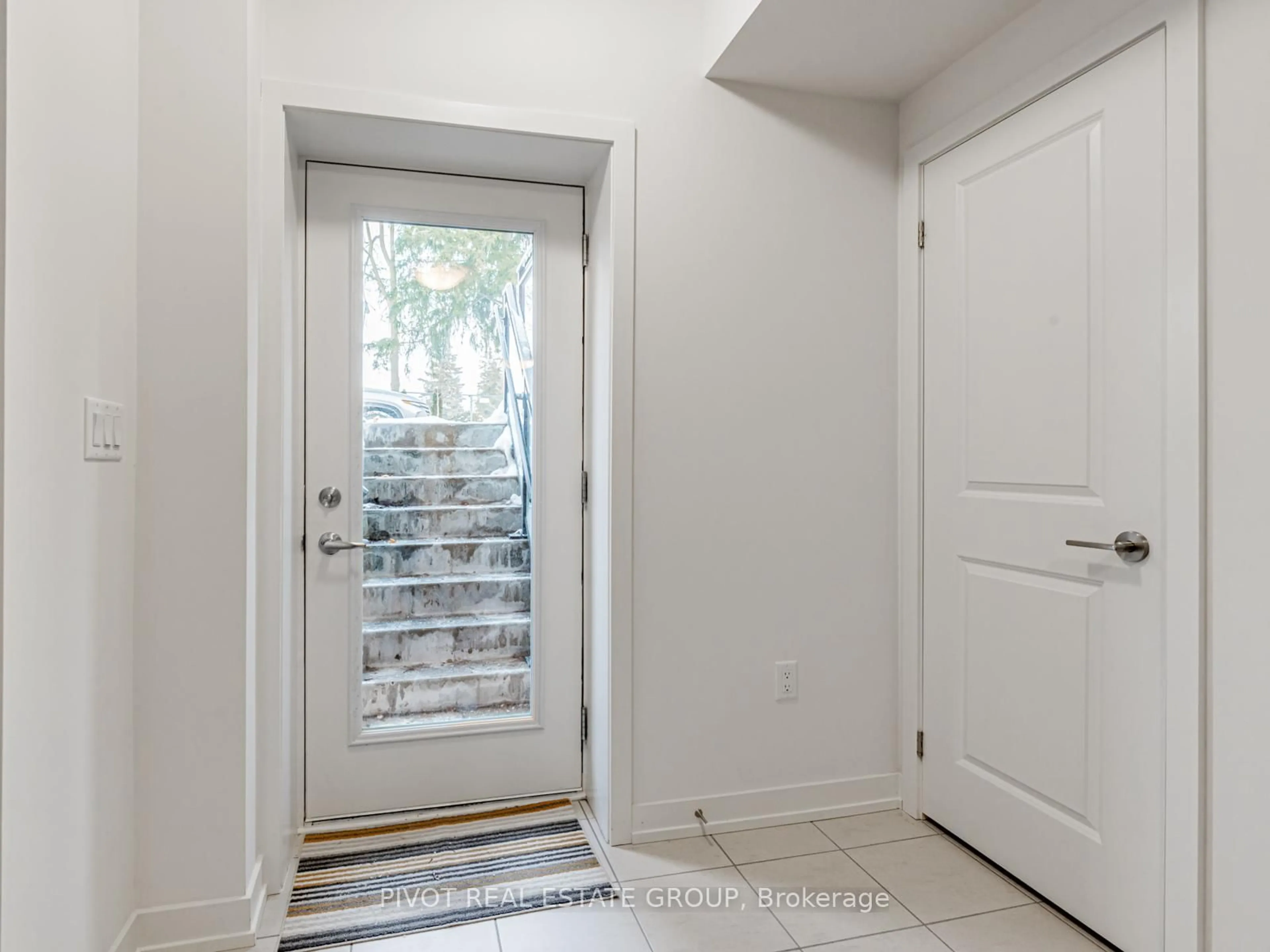Indoor entryway for 60 Elizabeth St #2107, Richmond Hill Ontario L4C 5W2
