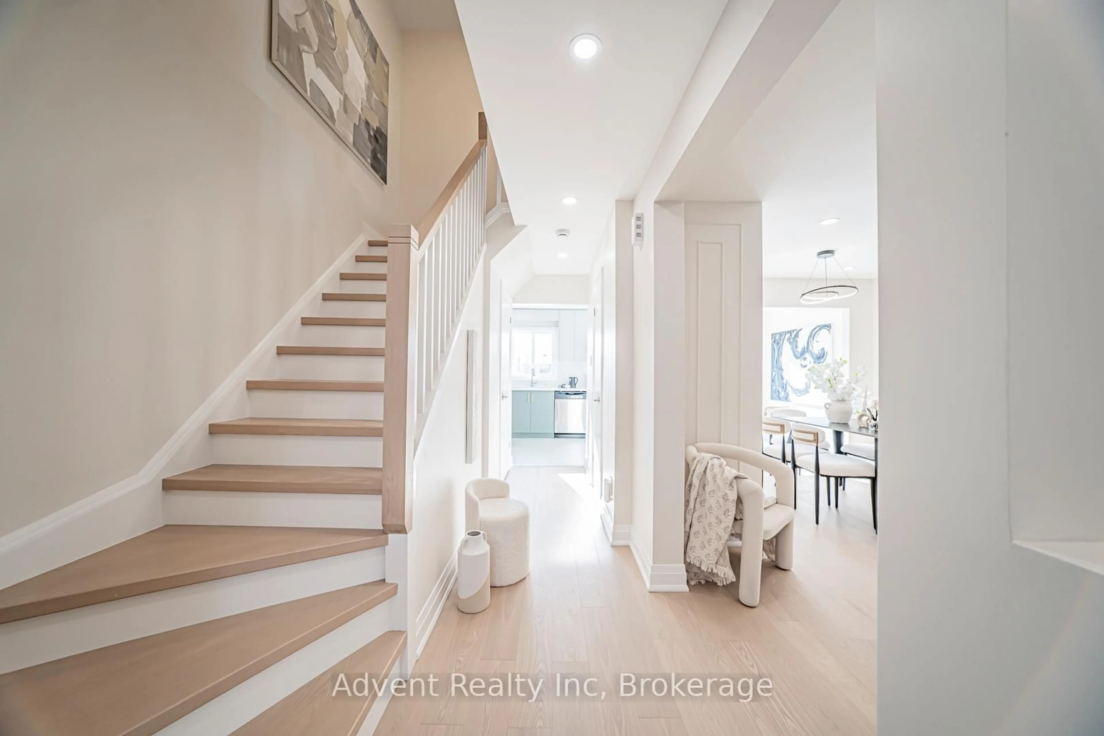 Indoor entryway for 53 Cheeseman Dr, Markham Ontario L3R 3G3