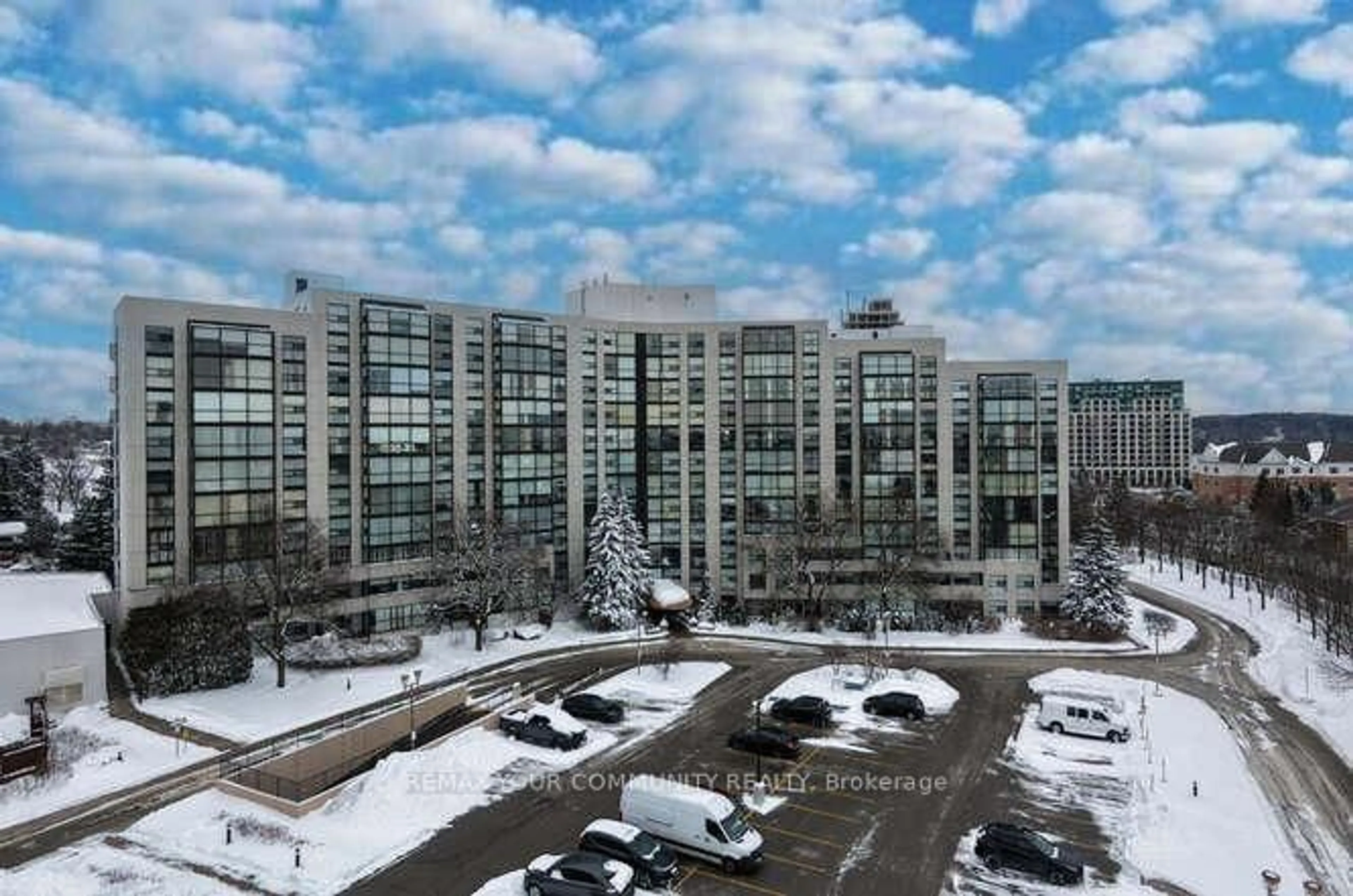 A pic from outside/outdoor area/front of a property/back of a property/a pic from drone, city buildings view from balcony for 40 Harding Blvd #712, Richmond Hill Ontario L4C 9S5