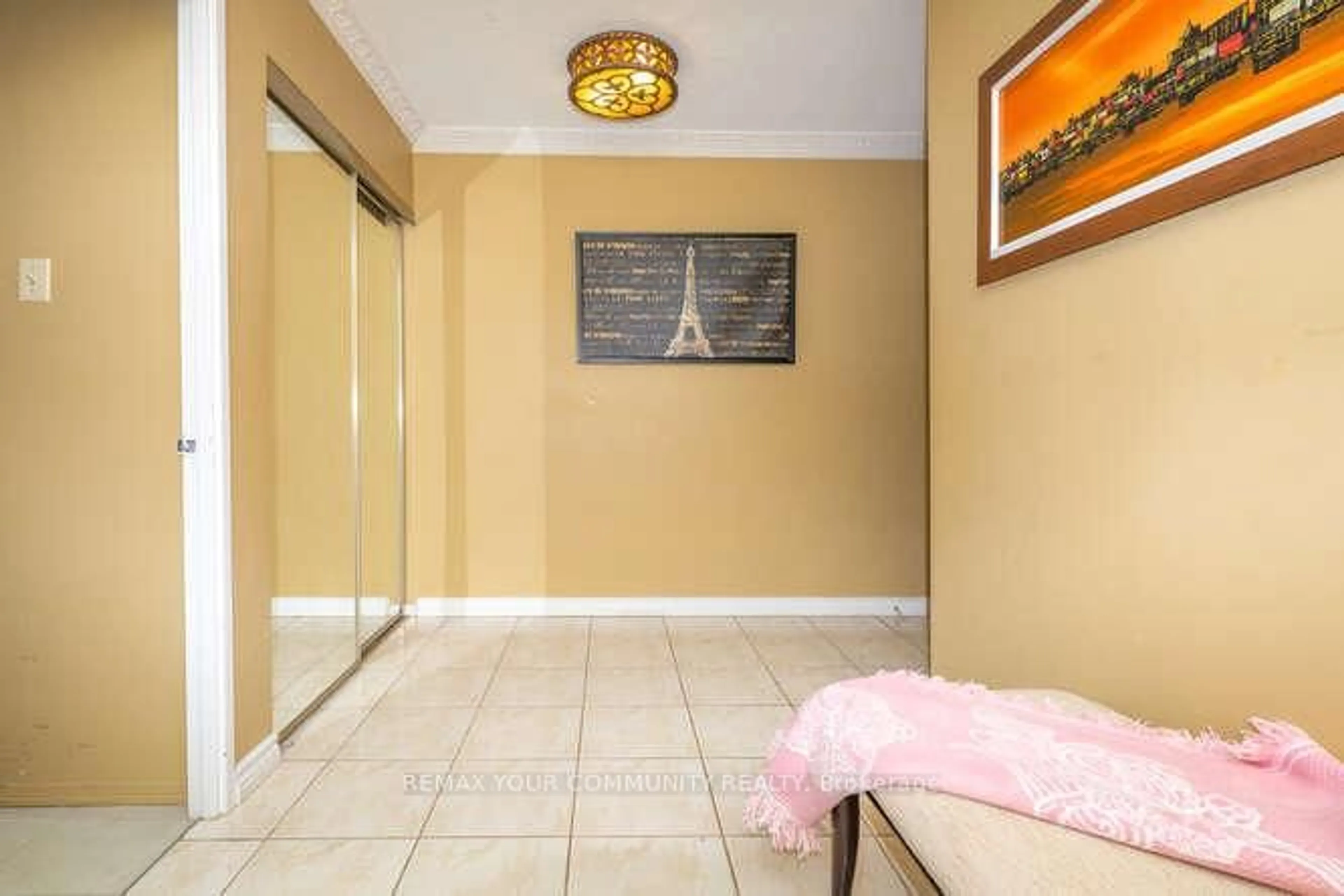 Indoor foyer for 40 Harding Blvd #712, Richmond Hill Ontario L4C 9S5