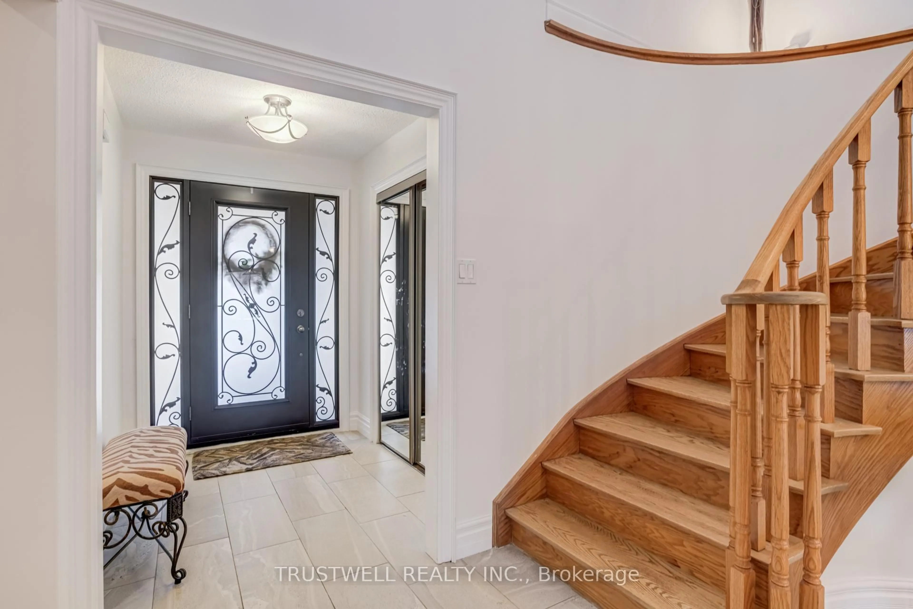 Indoor entryway for 82 Long Island Cres, Markham Ontario L3P 7L8