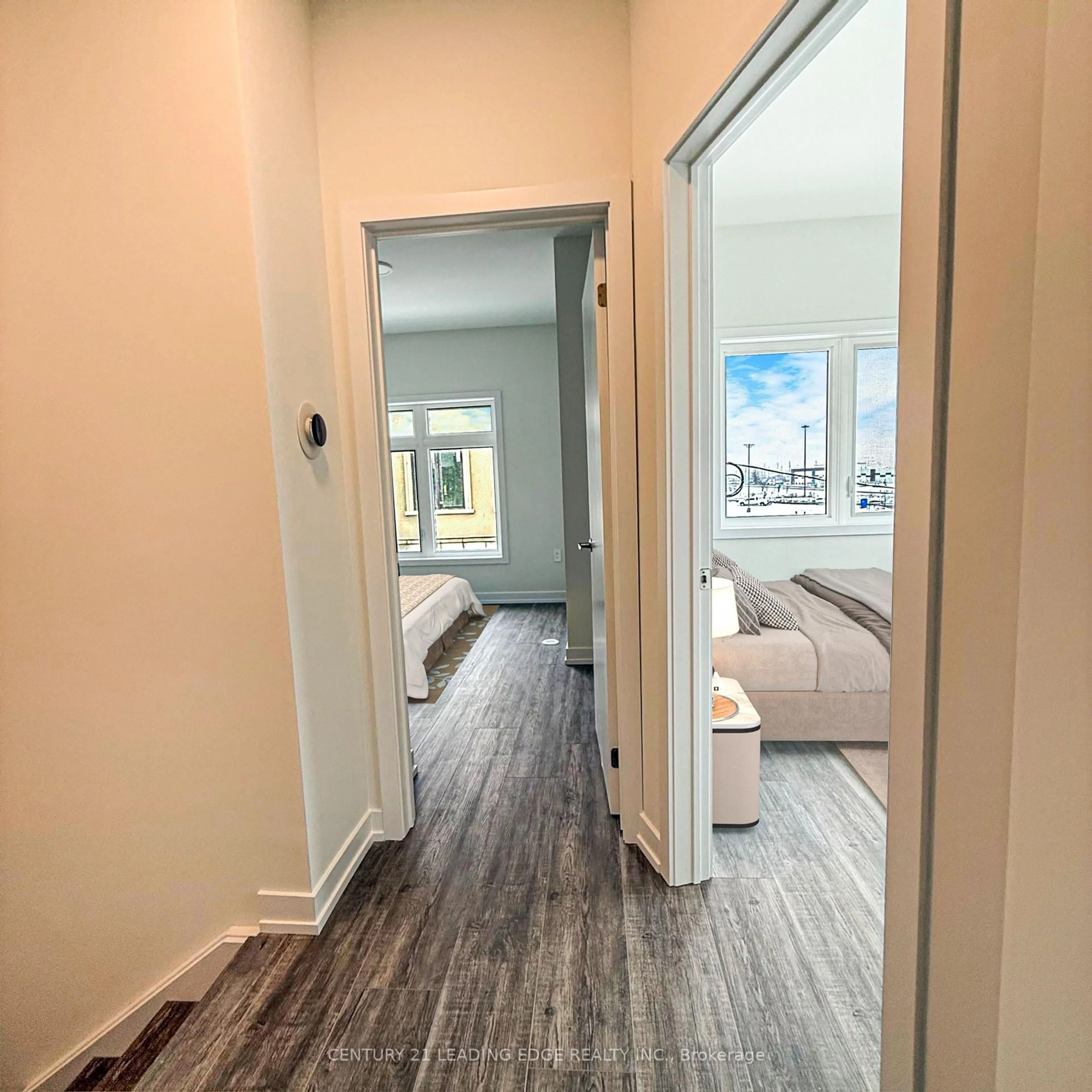 Indoor entryway for 30 Mermot Lane, Richmond Hill Ontario L4B 0J5