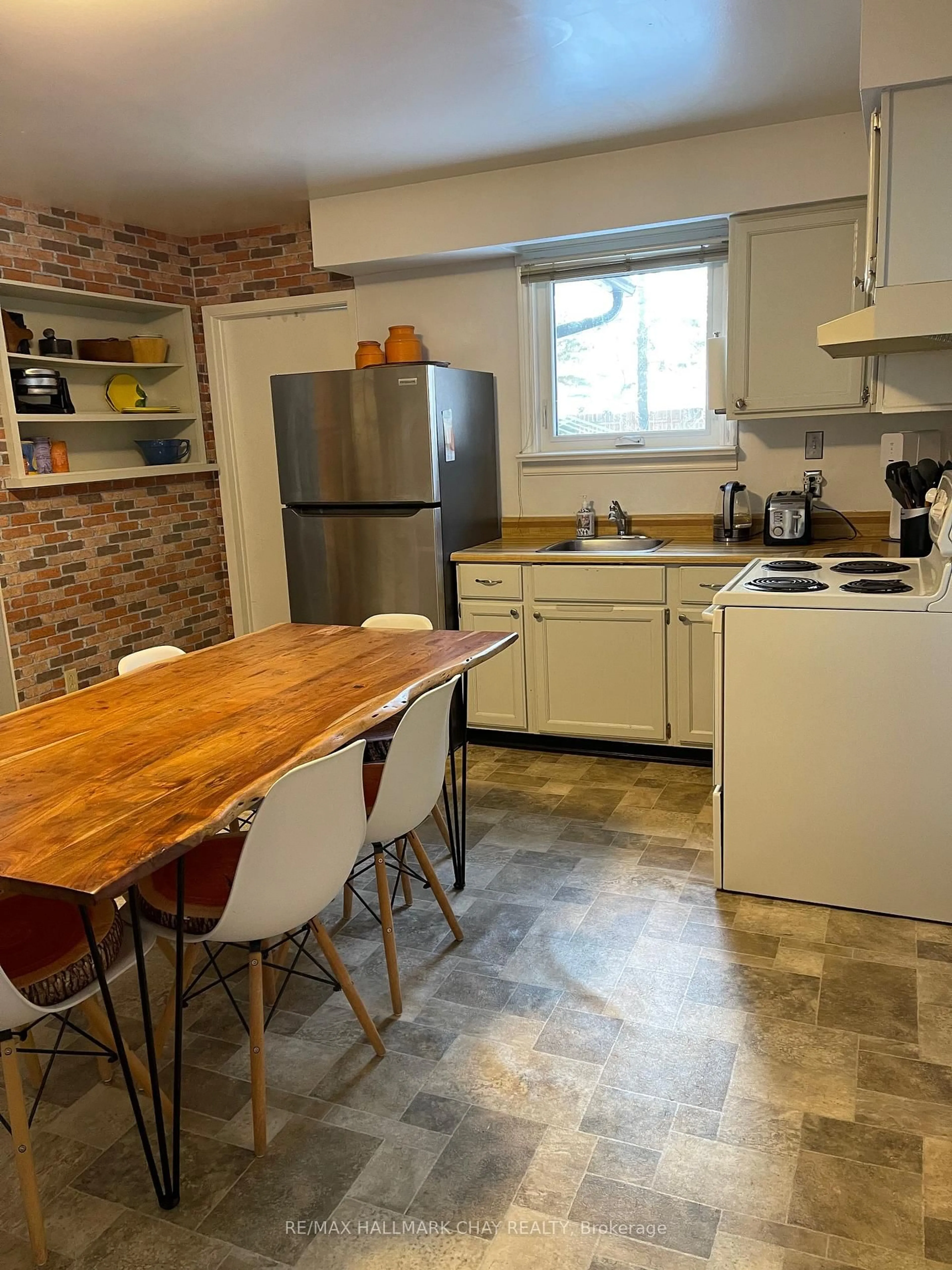 Standard kitchen, unknown for 2422 25 Sdrd, Innisfil Ontario L9S 3Y7