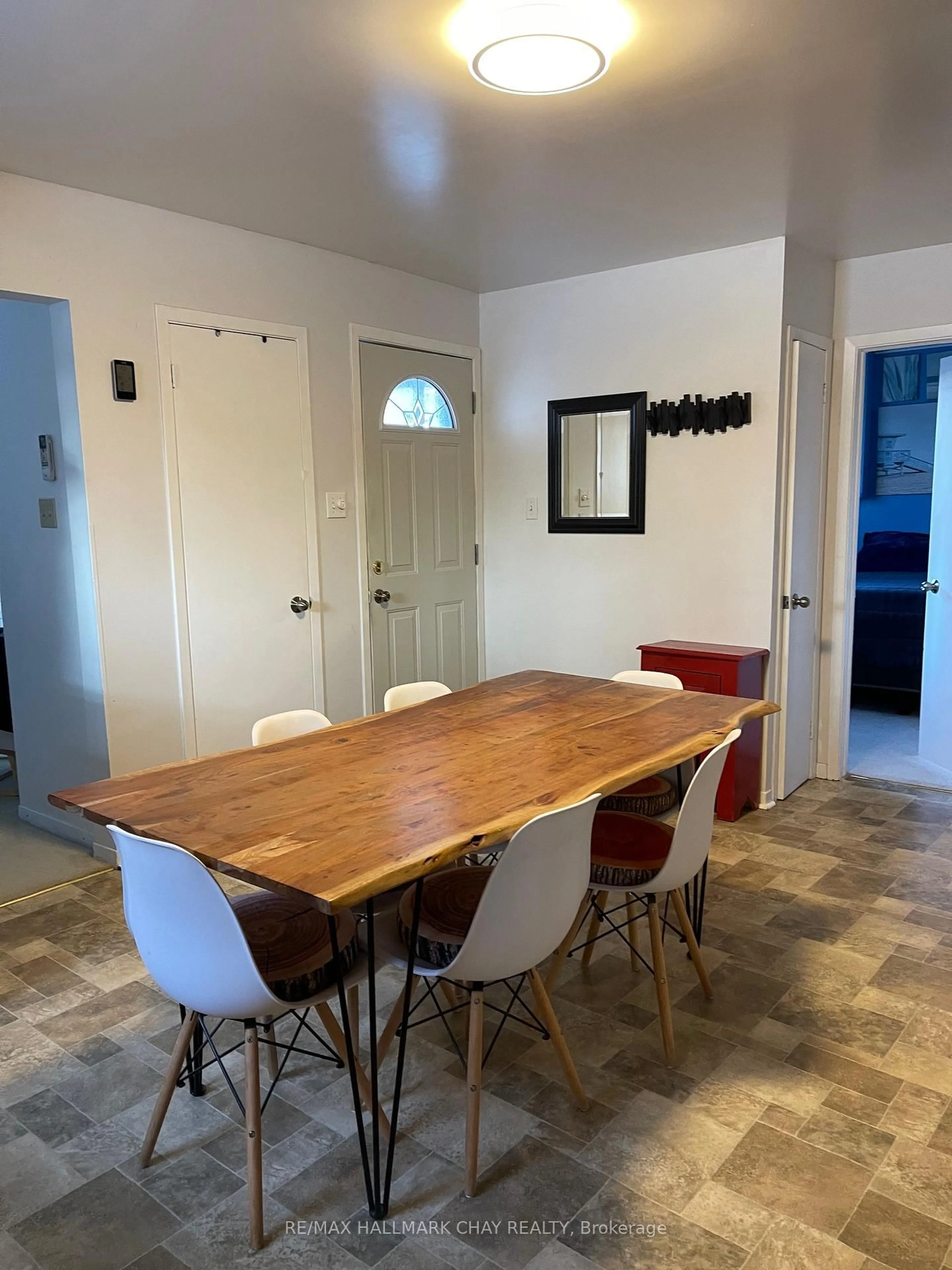 Dining room, unknown for 2422 25 Sdrd, Innisfil Ontario L9S 3Y7